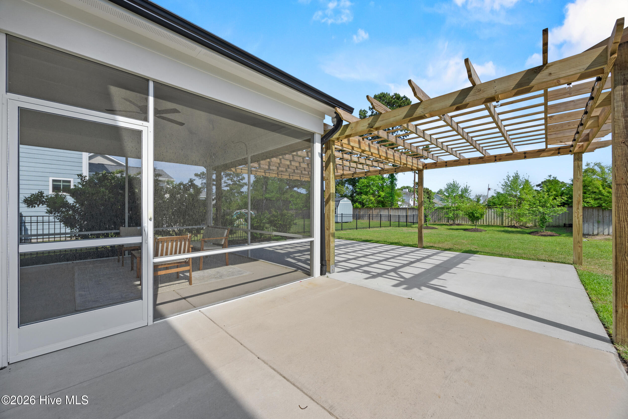 100567603 | Photo 46