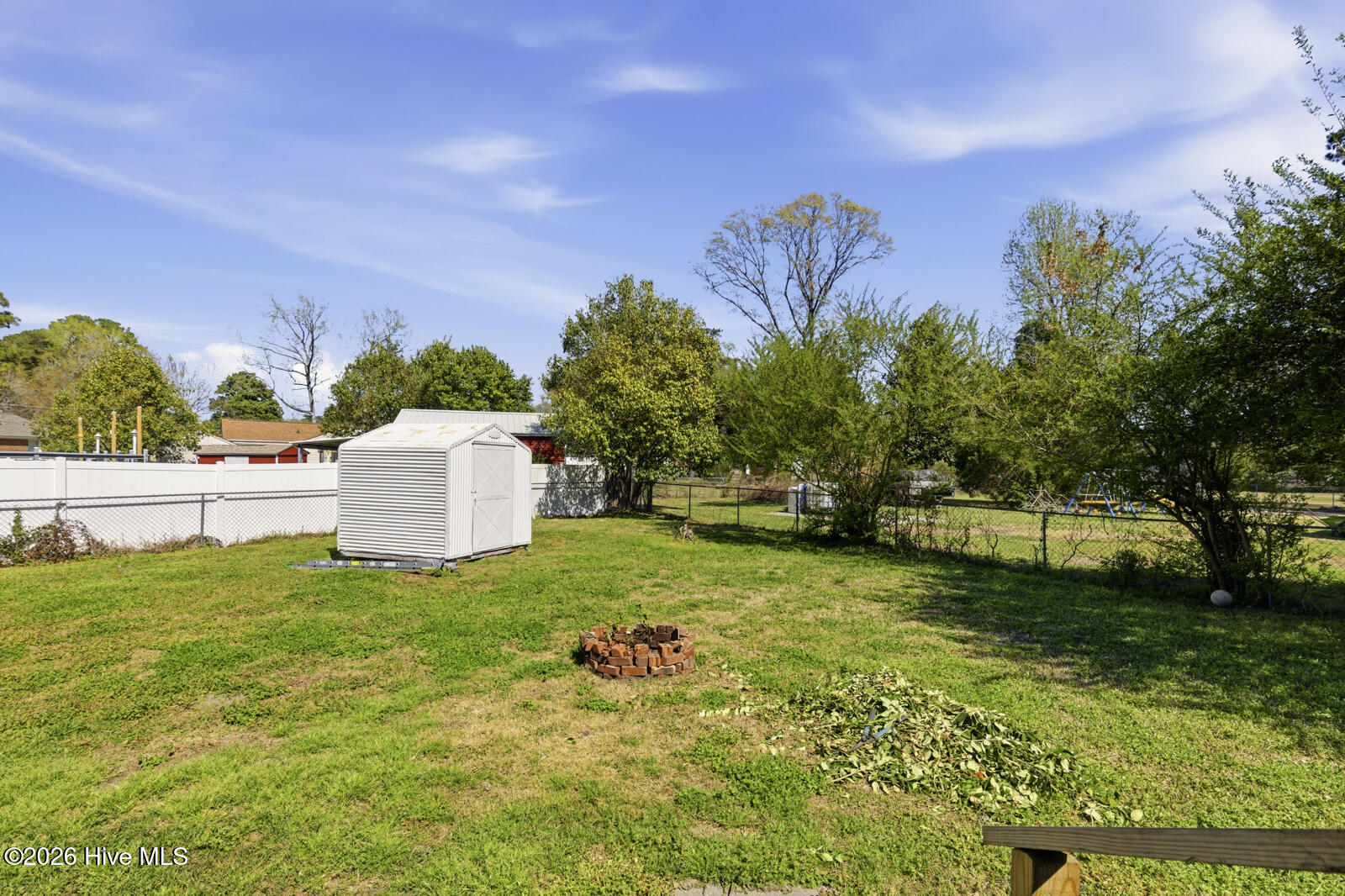 100565966 | Photo 24