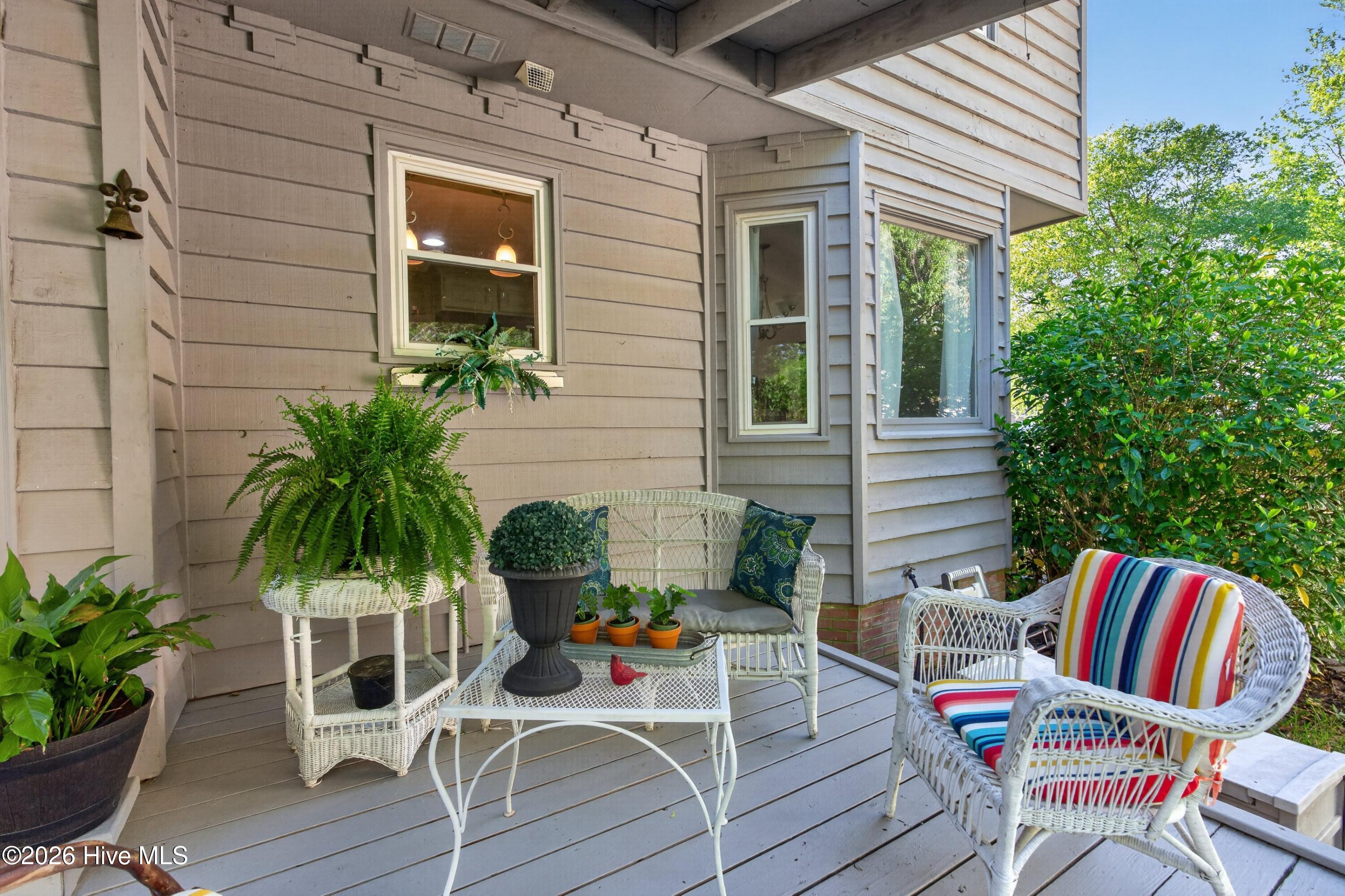 100569160 | Photo 45