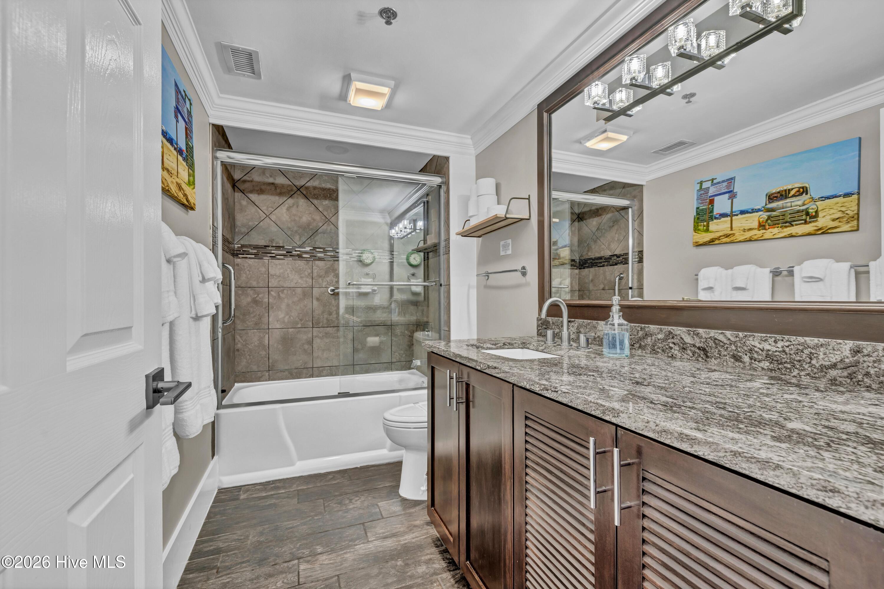 100548897 | Photo 21