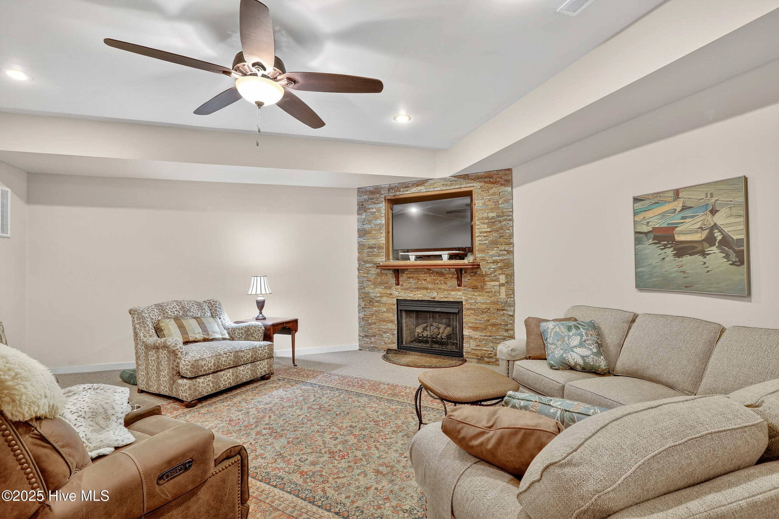 100527488 | Photo 47