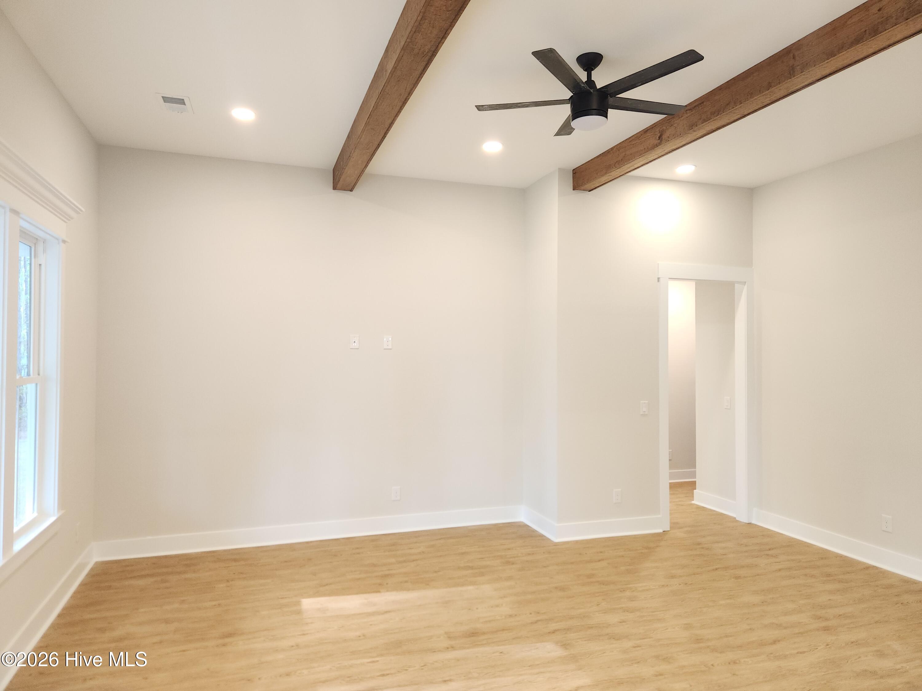 100566196 | Photo 16