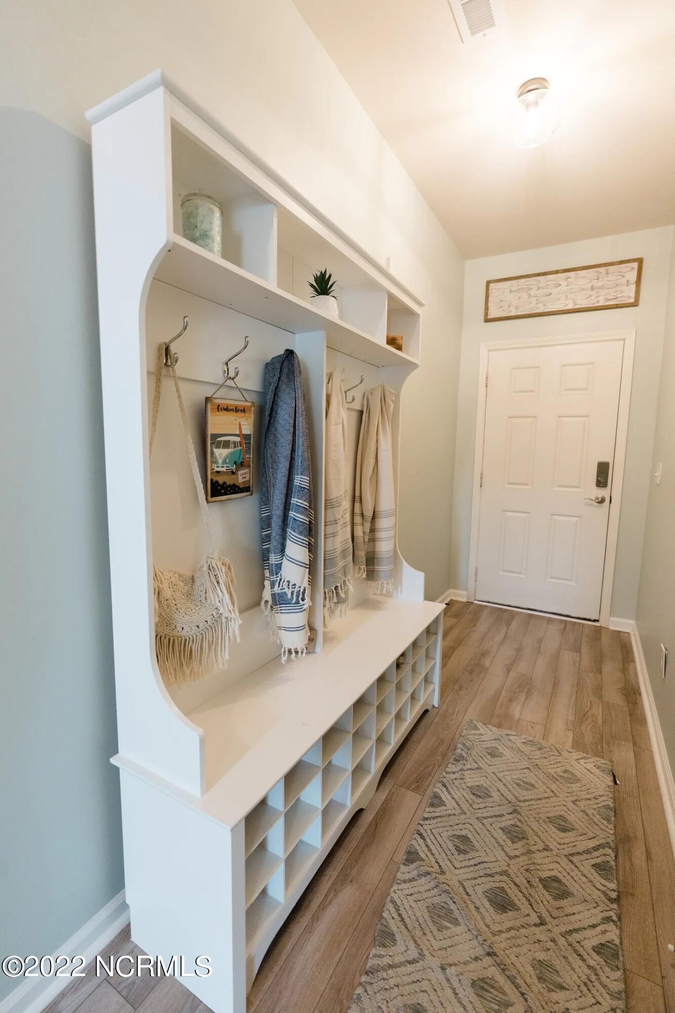 100566513 | Photo 24