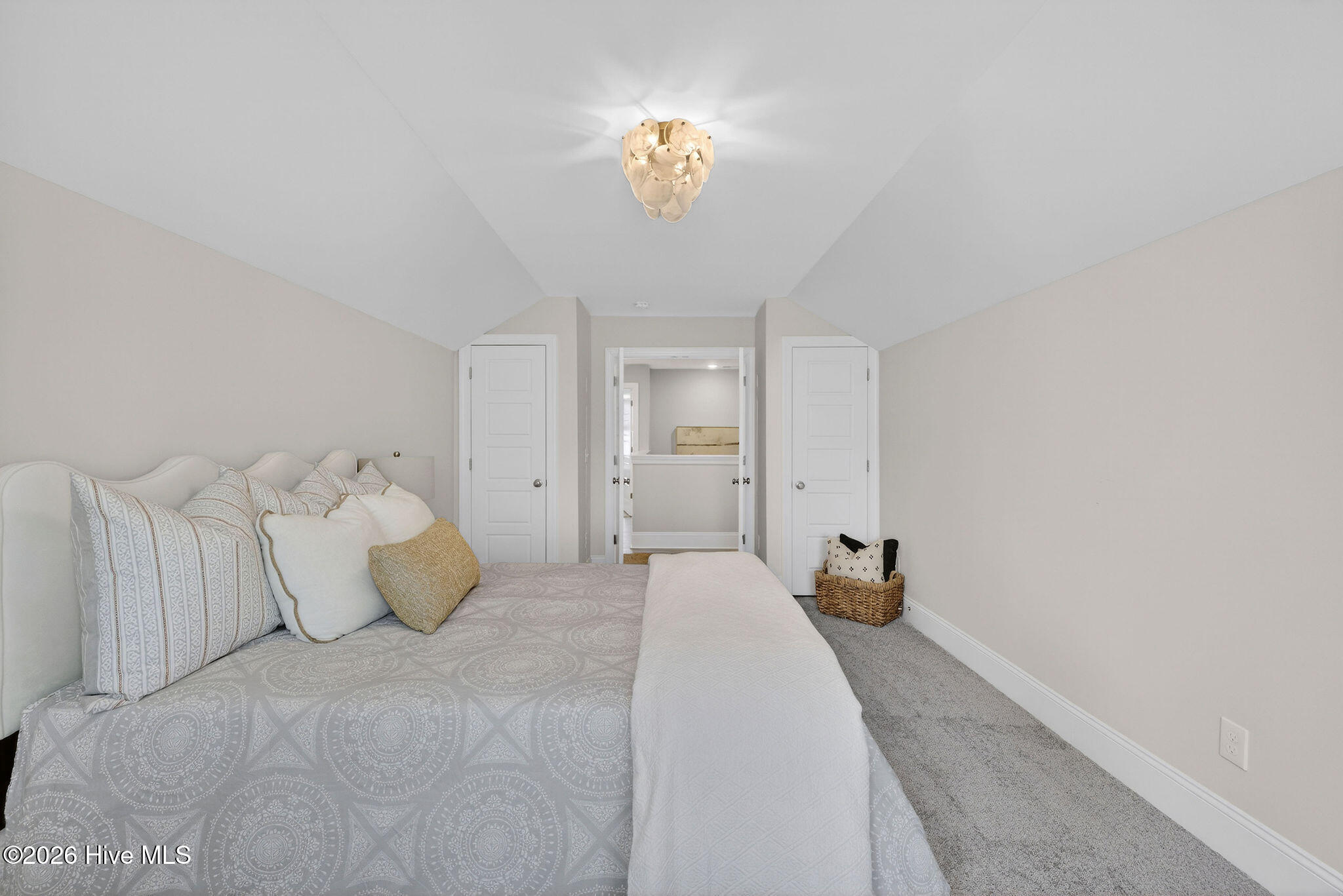 100558378 | Photo 38