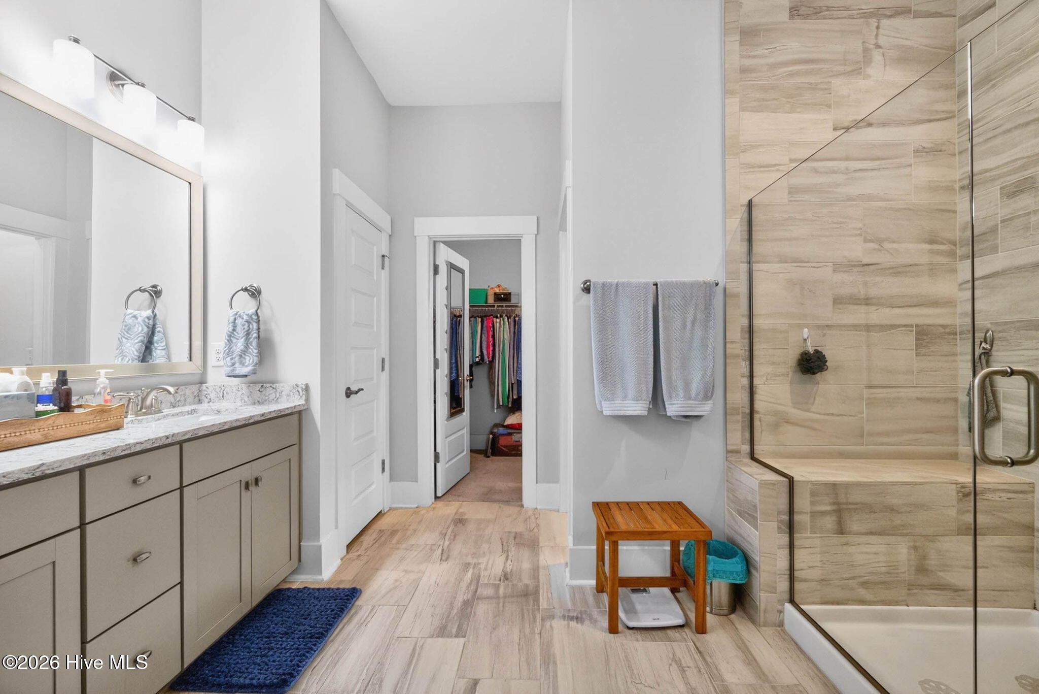 100567275 | Photo 38