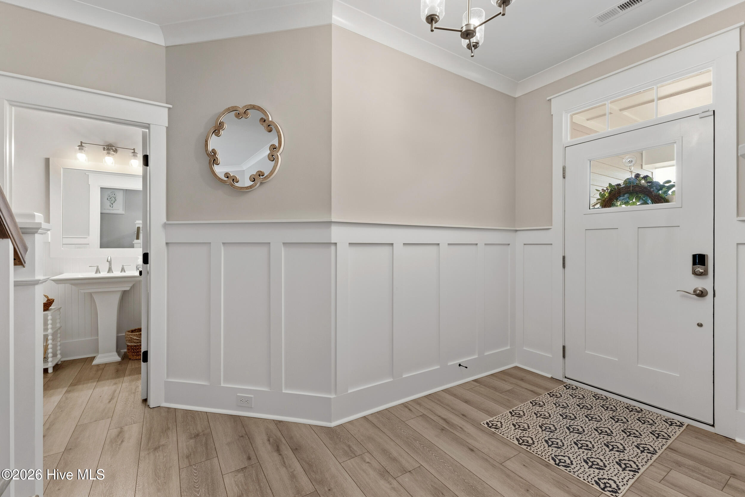 100560170 | Photo 10