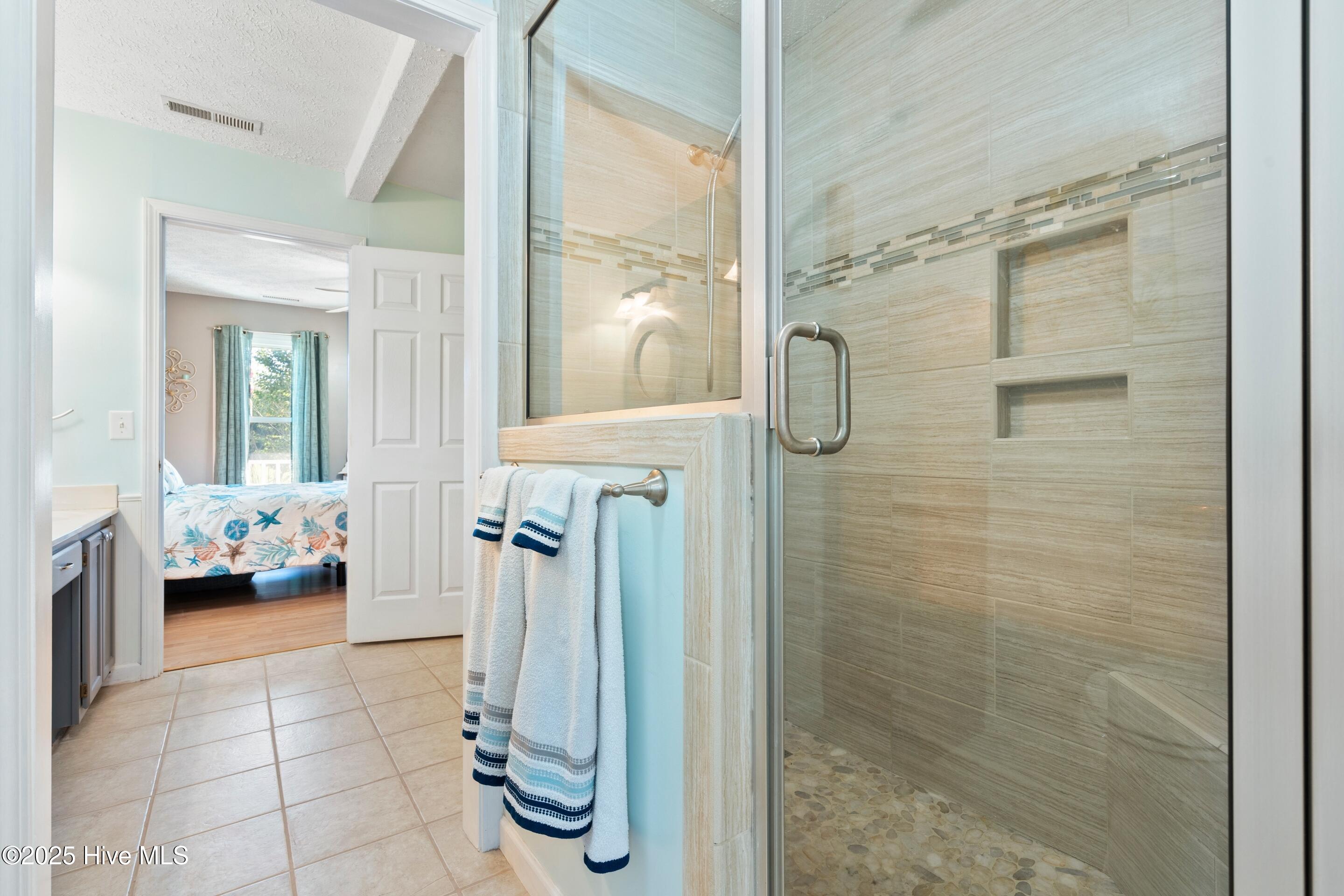 100535792 | Photo 34