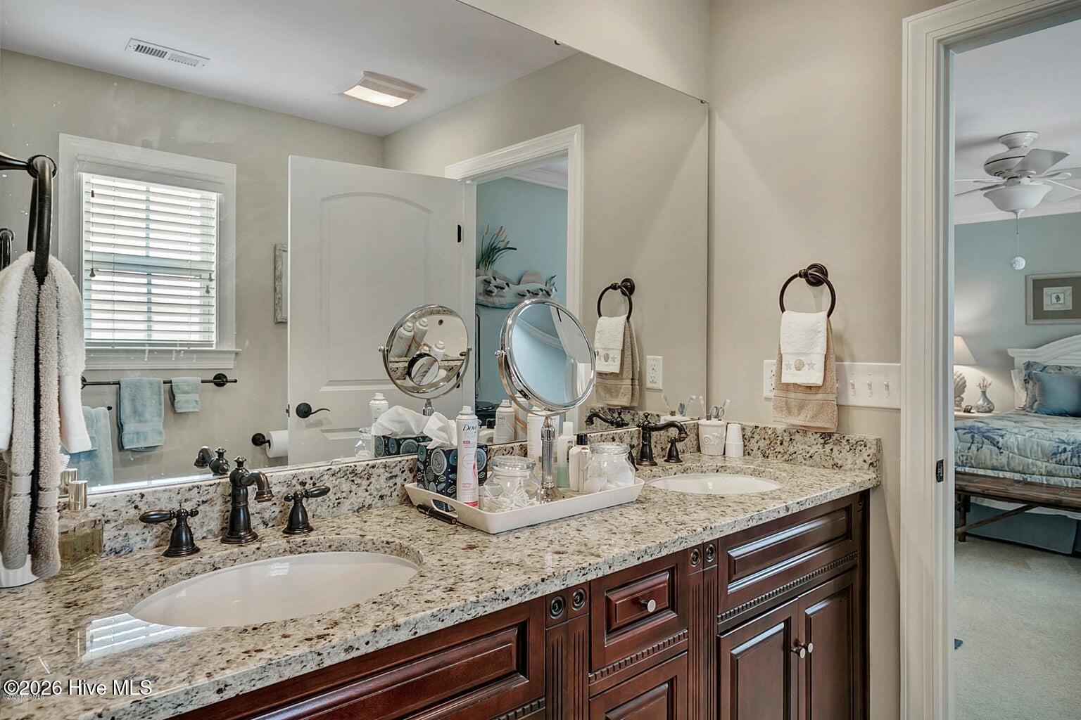 100566076 | Photo 19