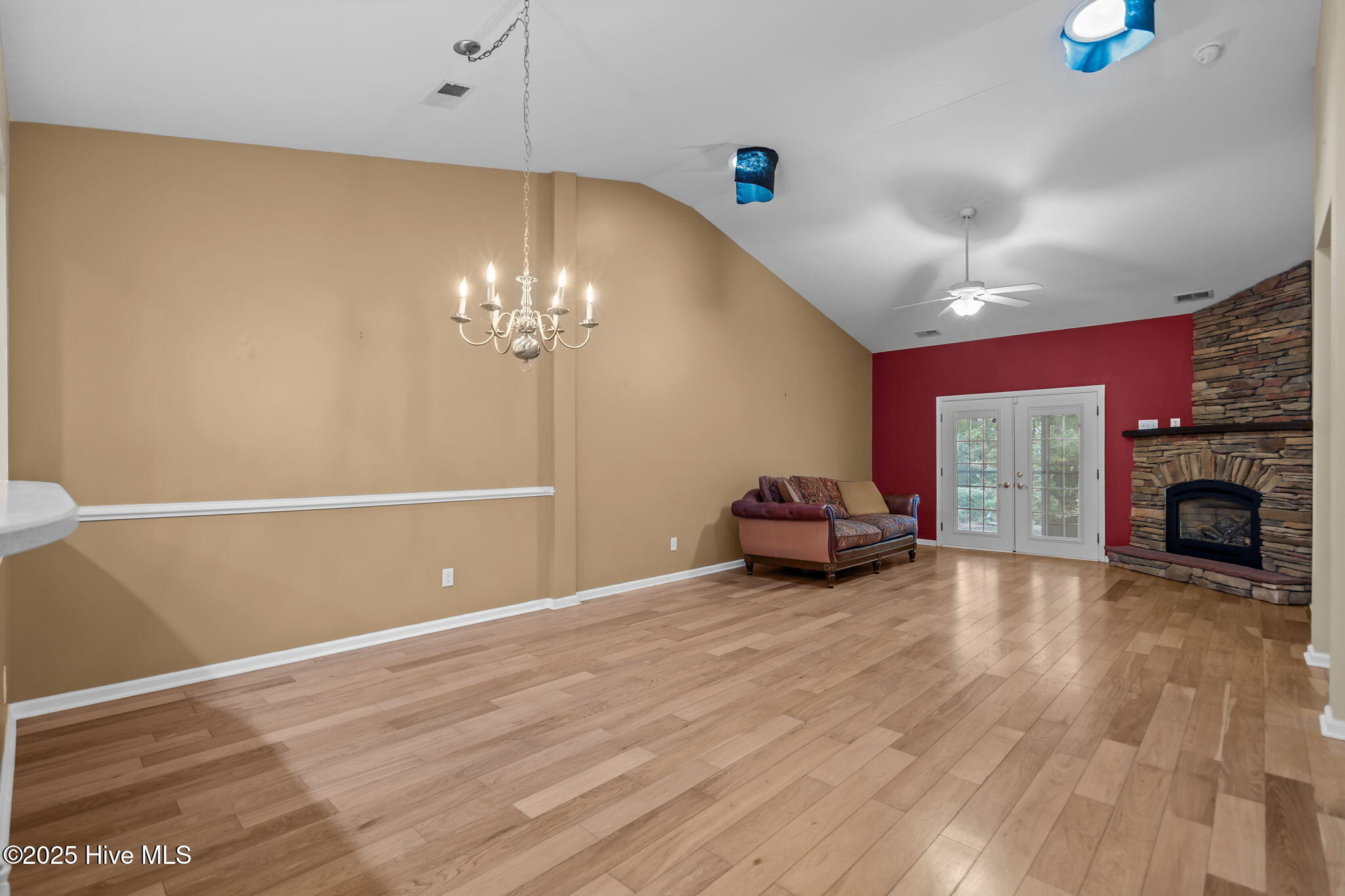 100538741 | Photo 17