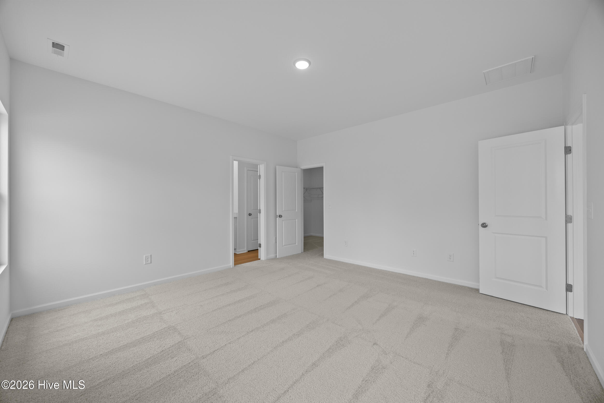 100553228 | Photo 26