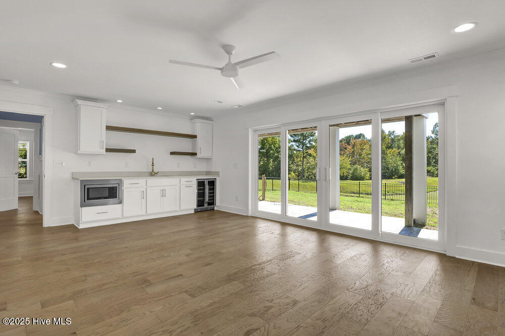 100518047 | Photo 43