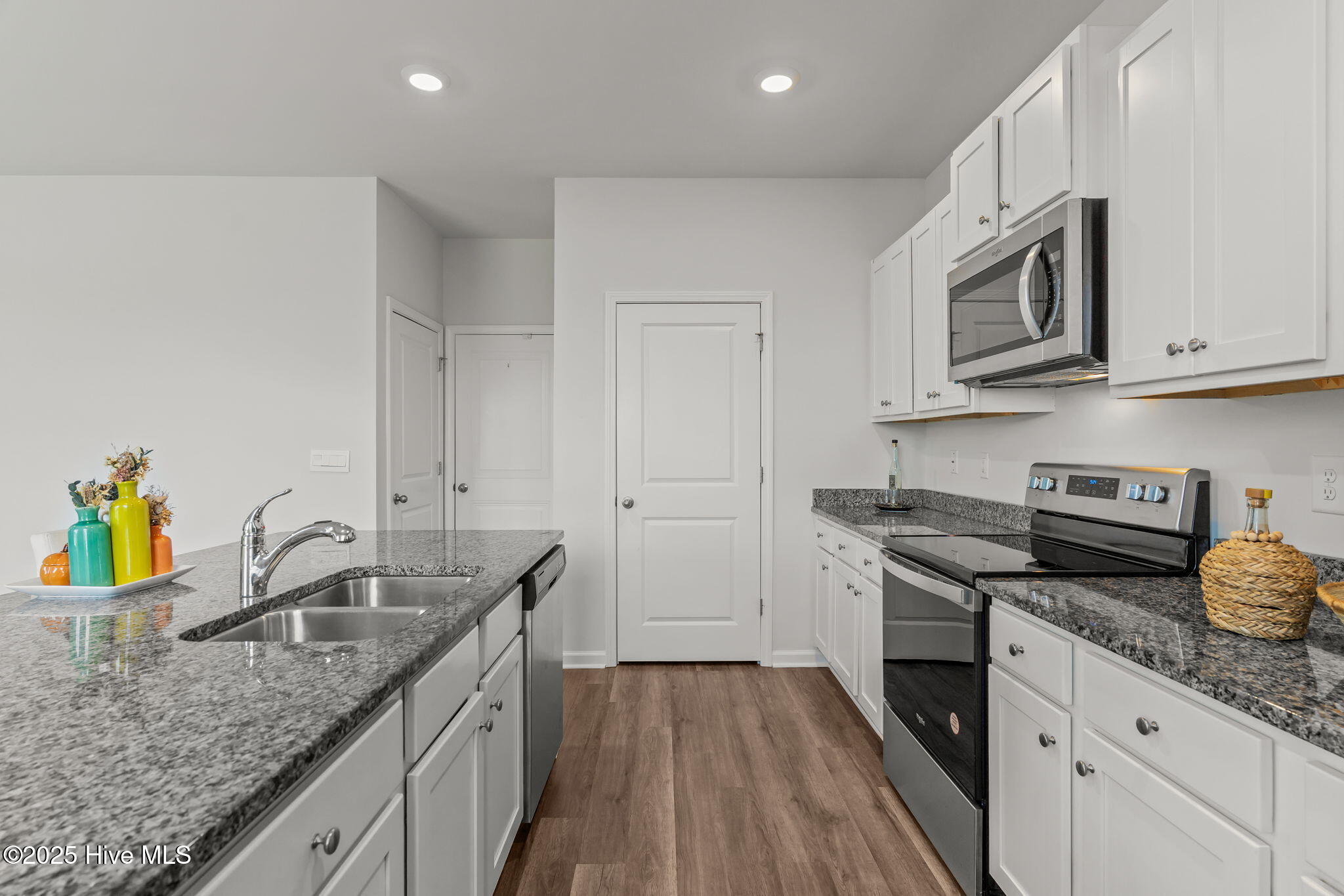 100526308 | Photo 13