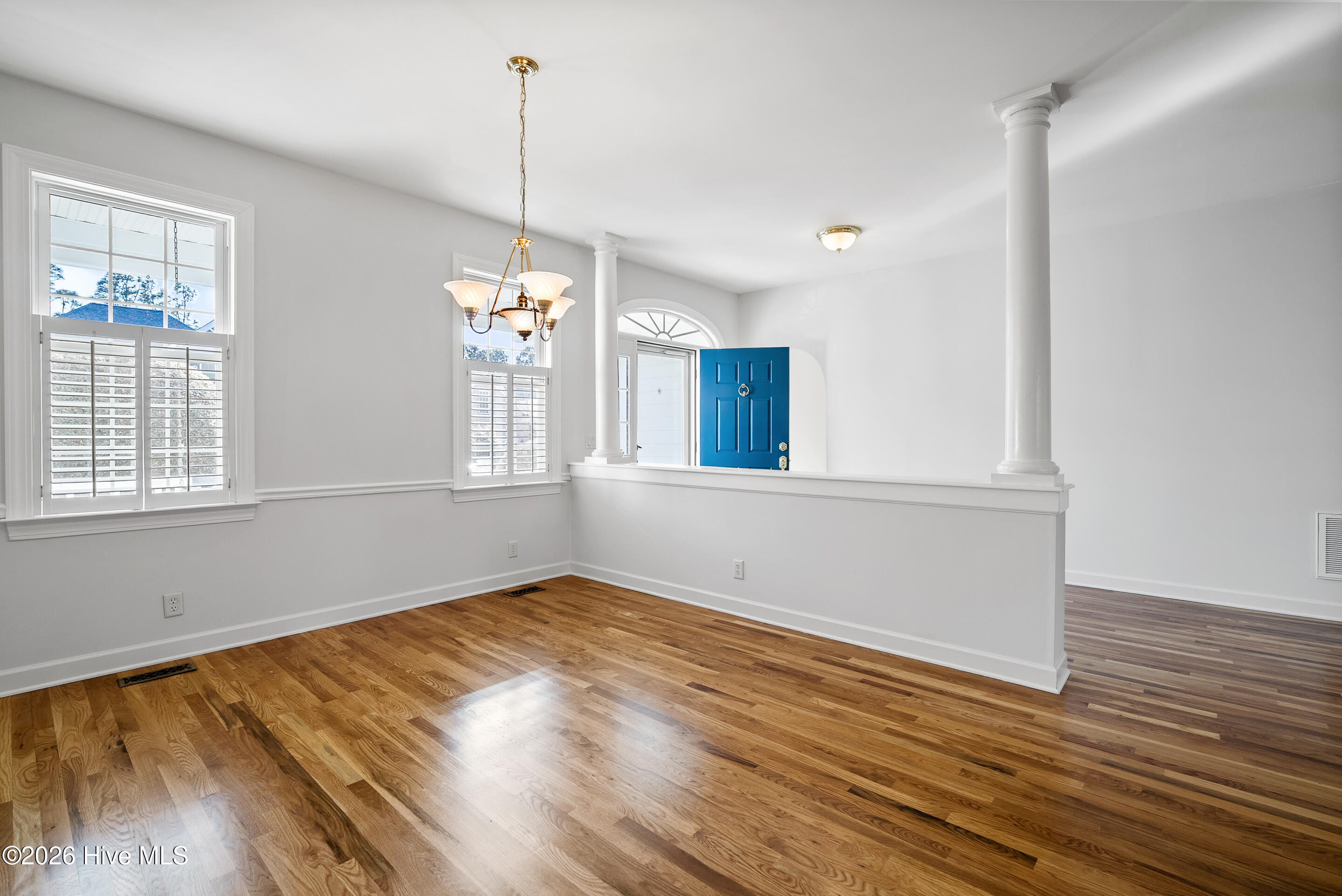 100558989 | Photo 11