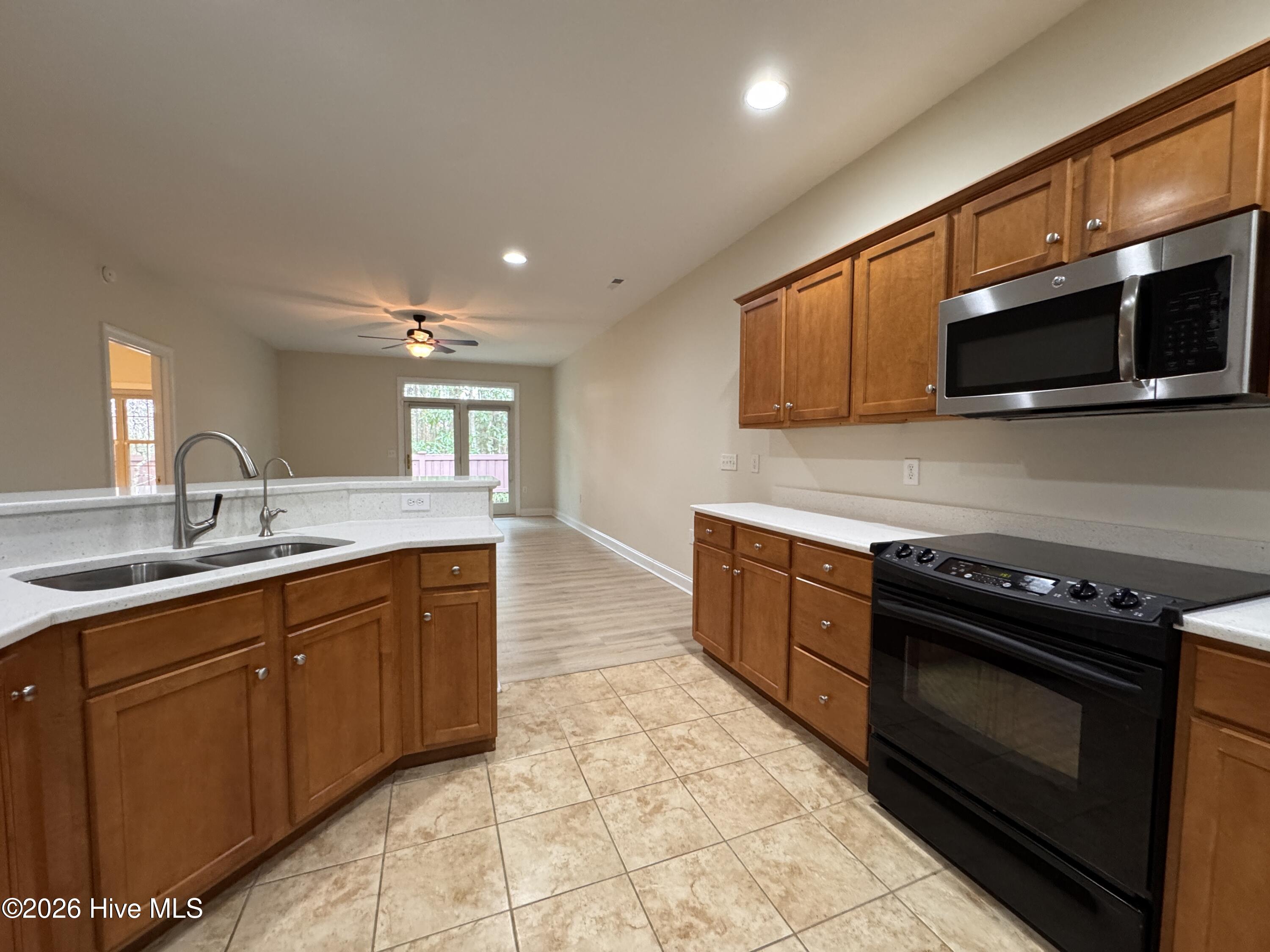 100556492 | Photo 15