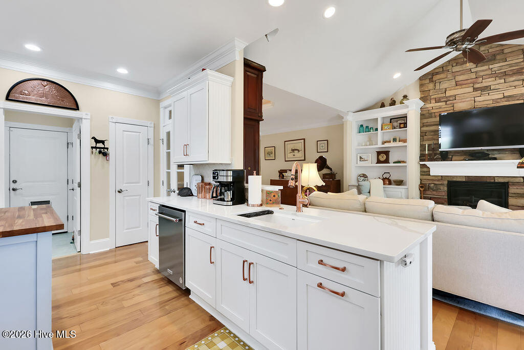 100550875 | Photo 19