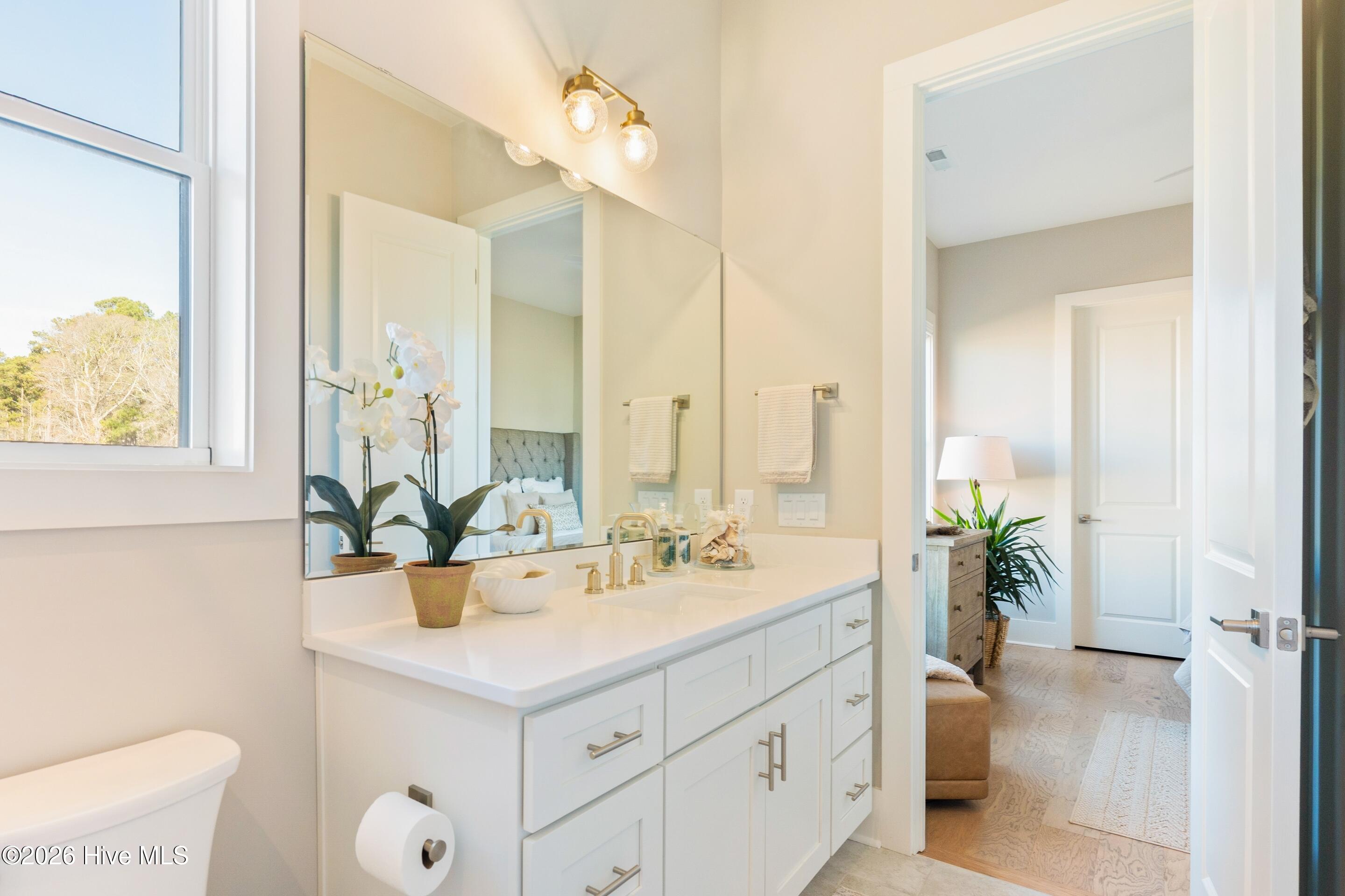 100546830 | Photo 54