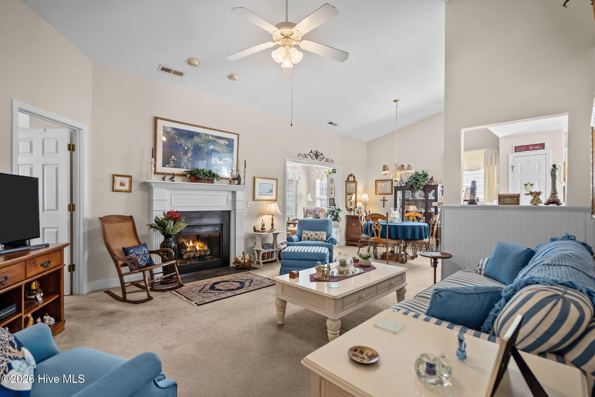 100556282 | Photo 15