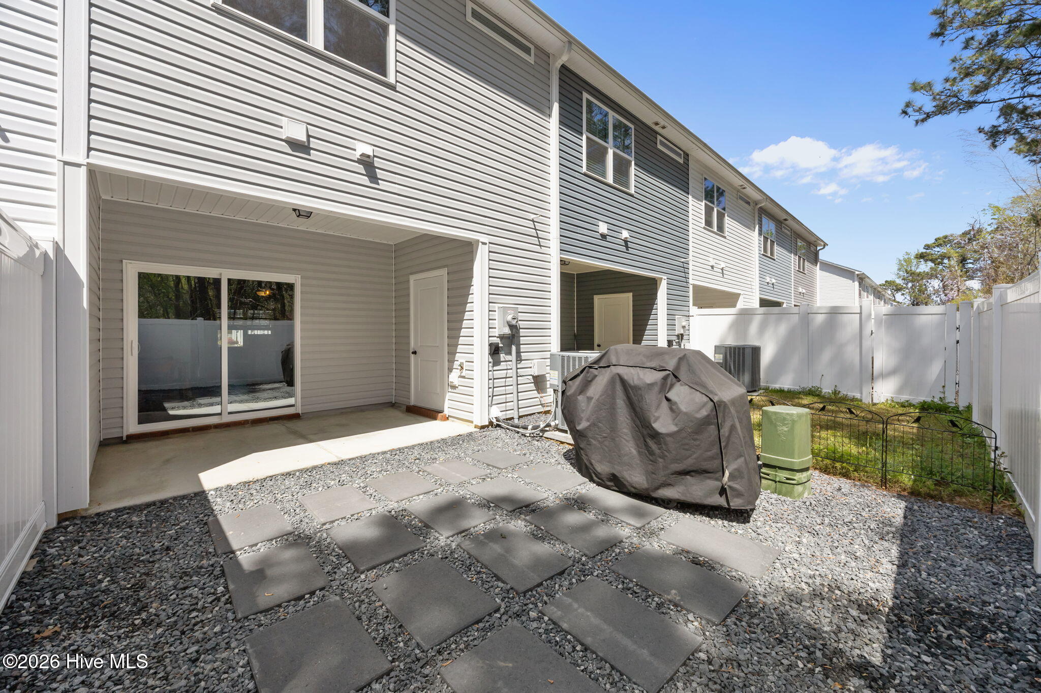 100561063 | Photo 24