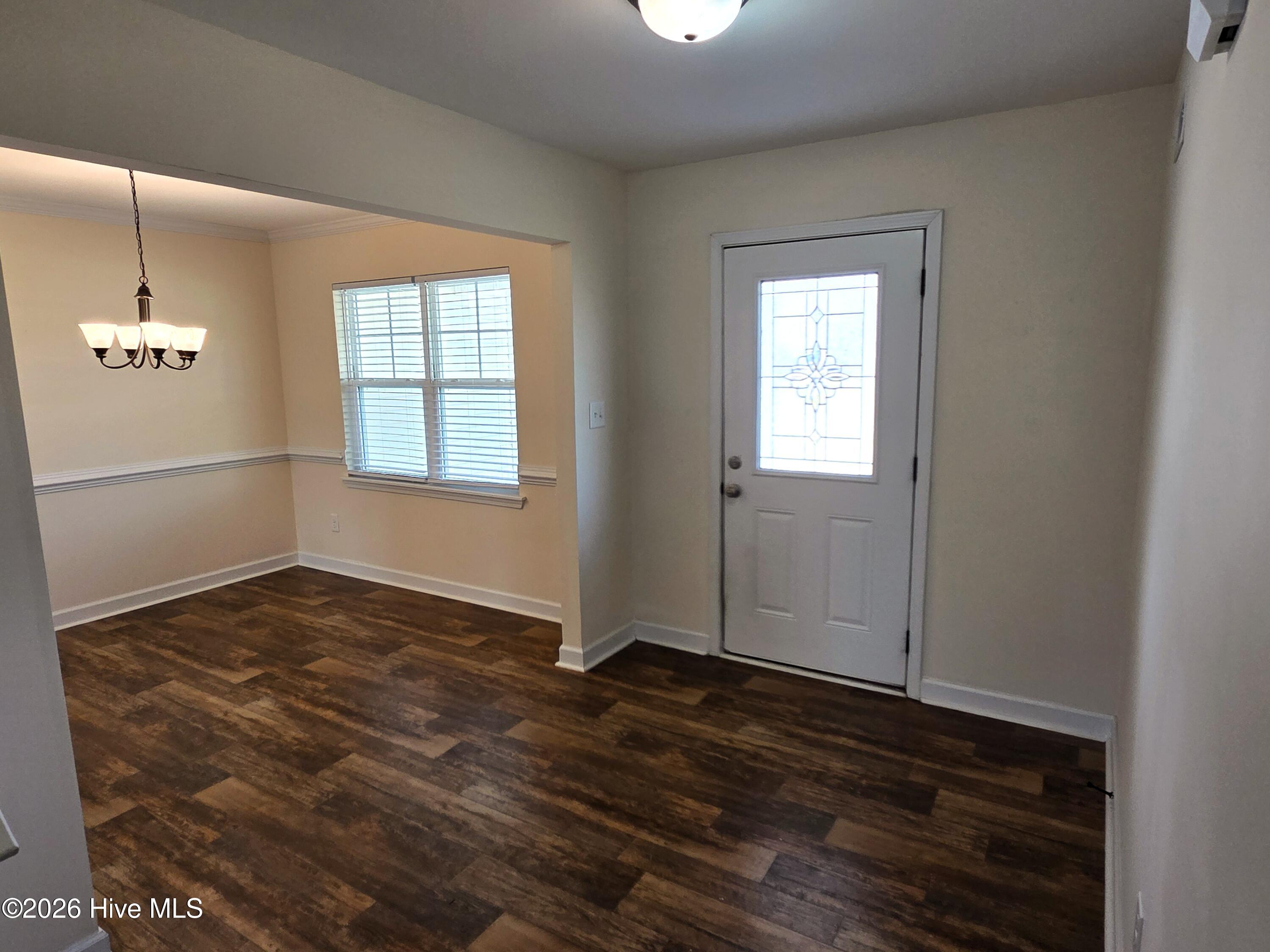 100527843 | Photo 11