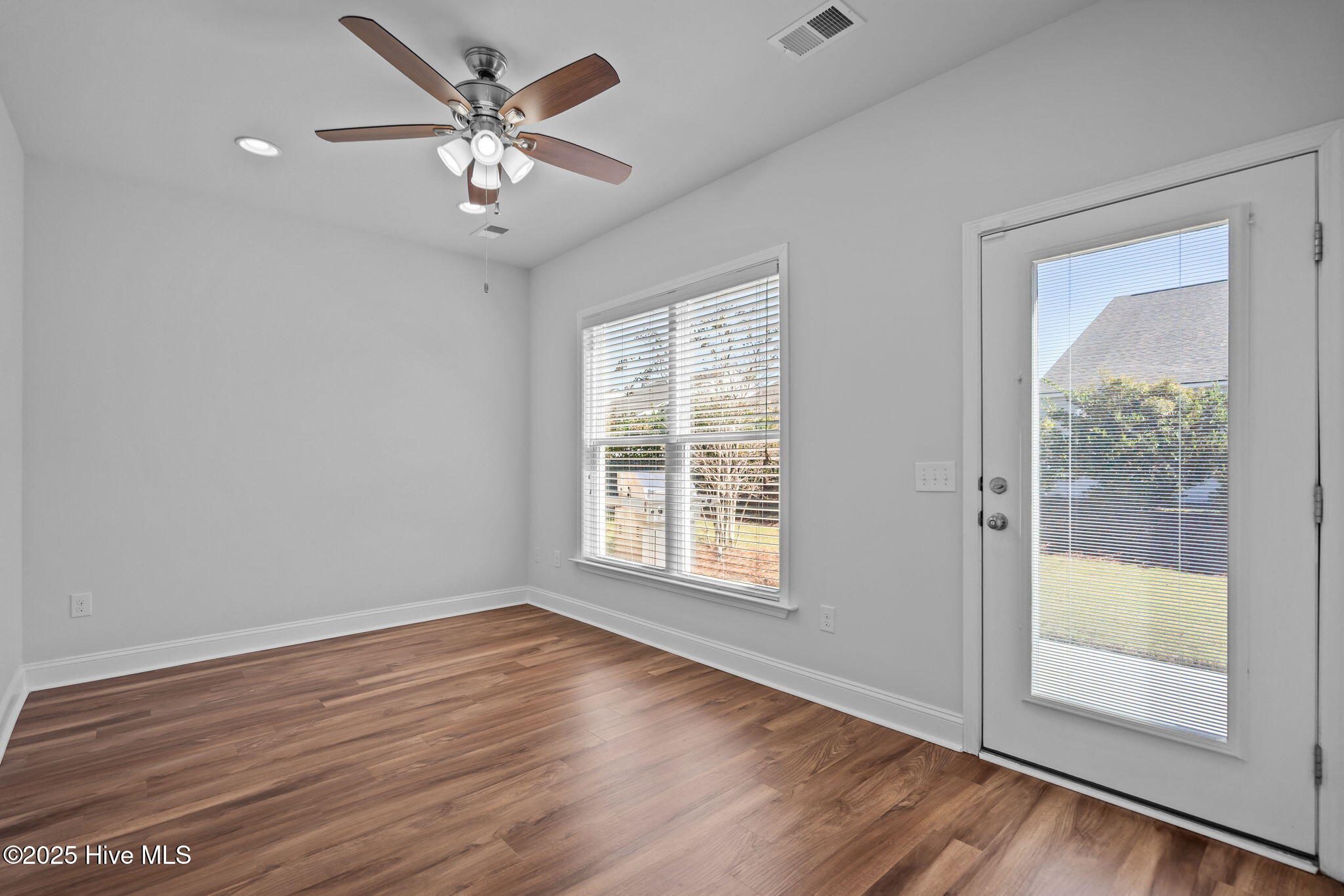 100540336 | Photo 35