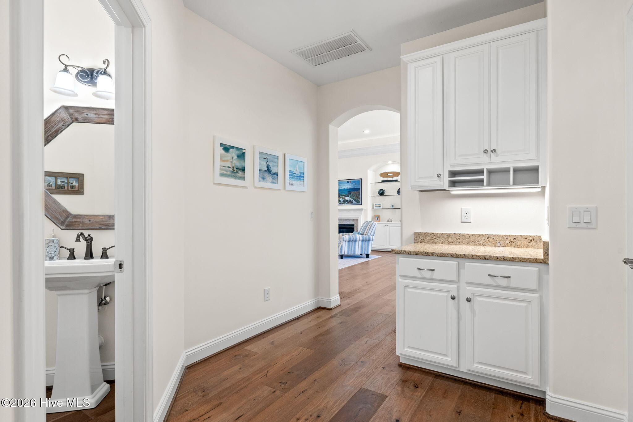 Undisclosed Address, Southport, NC, 28461