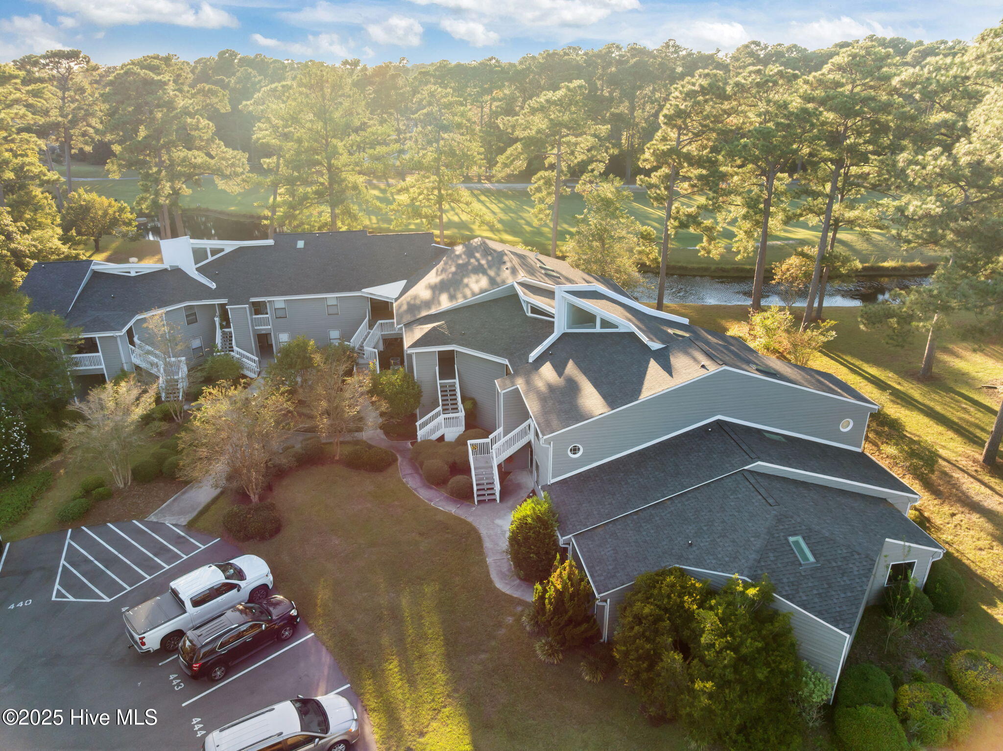 100537179 | Photo 36