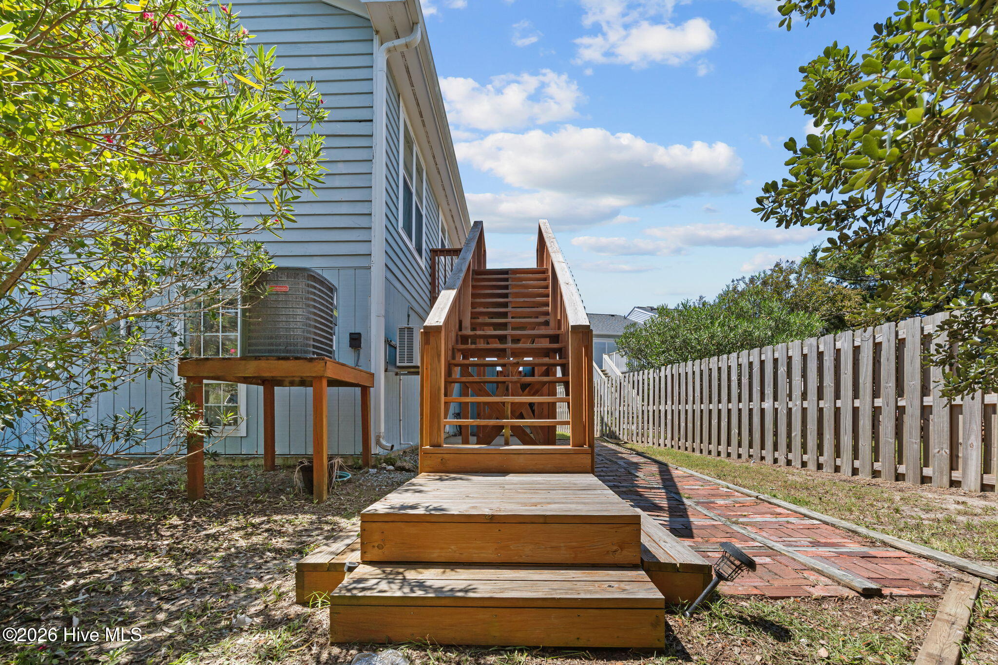 100551166 | Photo 36