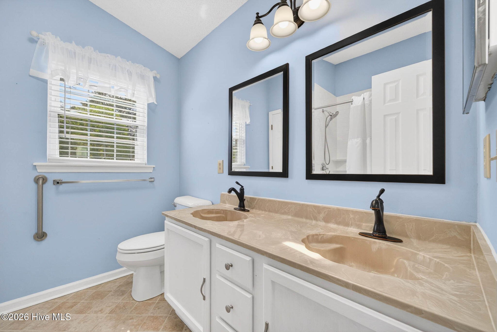 100569614 | Photo 19