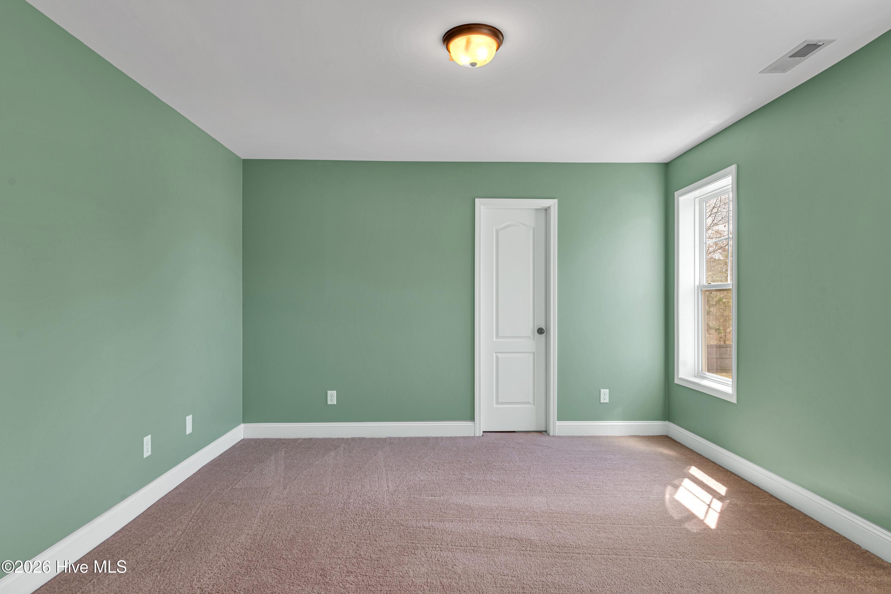 100564004 | Photo 35