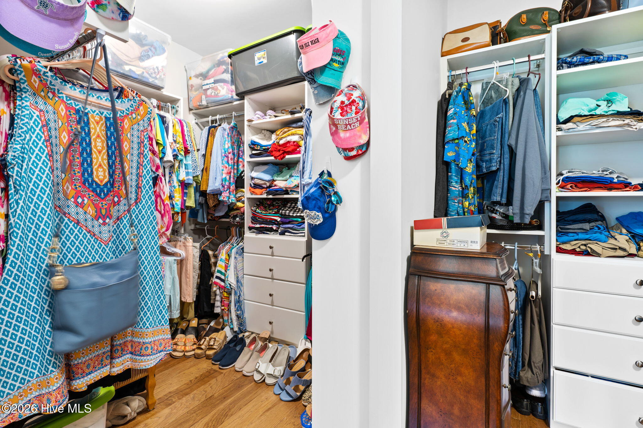 100560467 | Photo 27