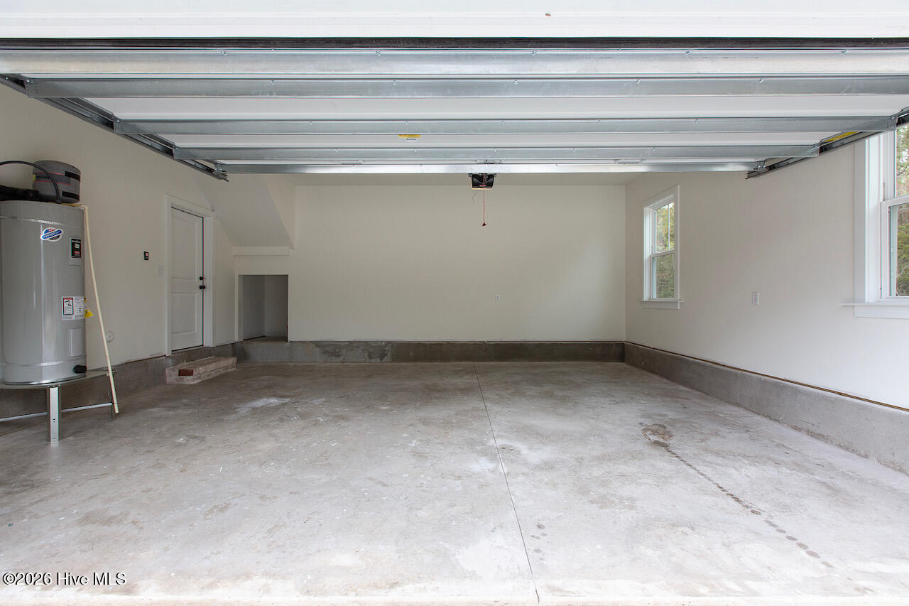 100548609 | Photo 44