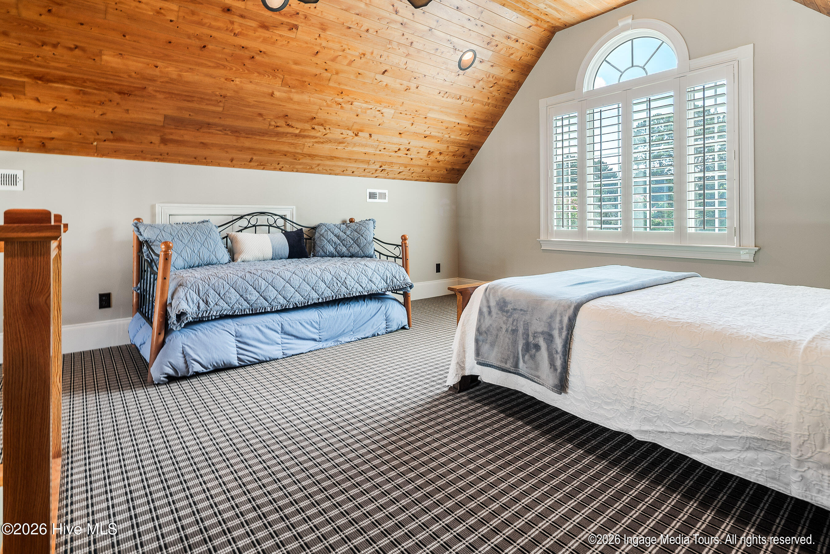 Guest house loft. Plenty of sleeping space or it would make a great private office