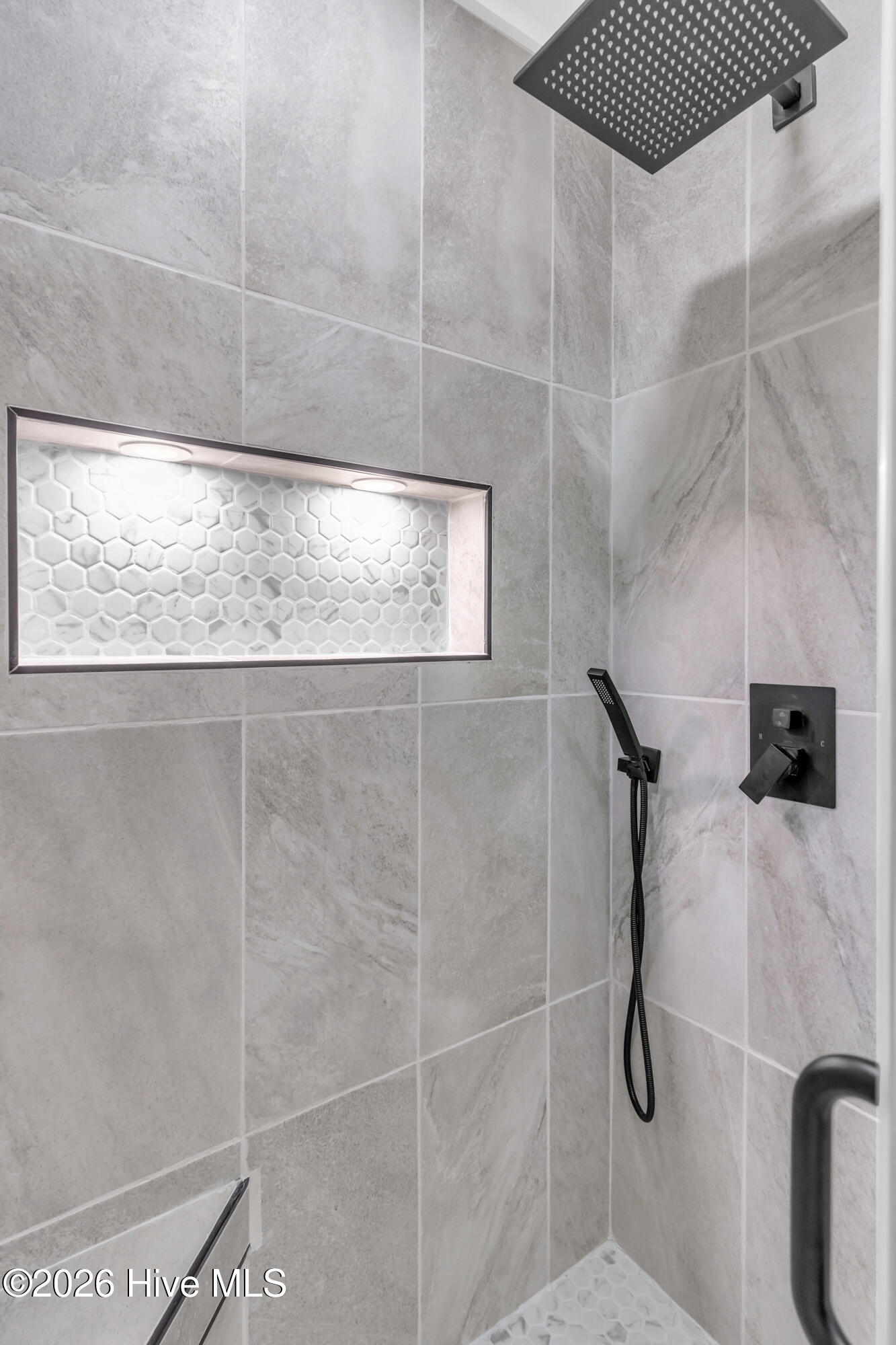 100548646 | Photo 26