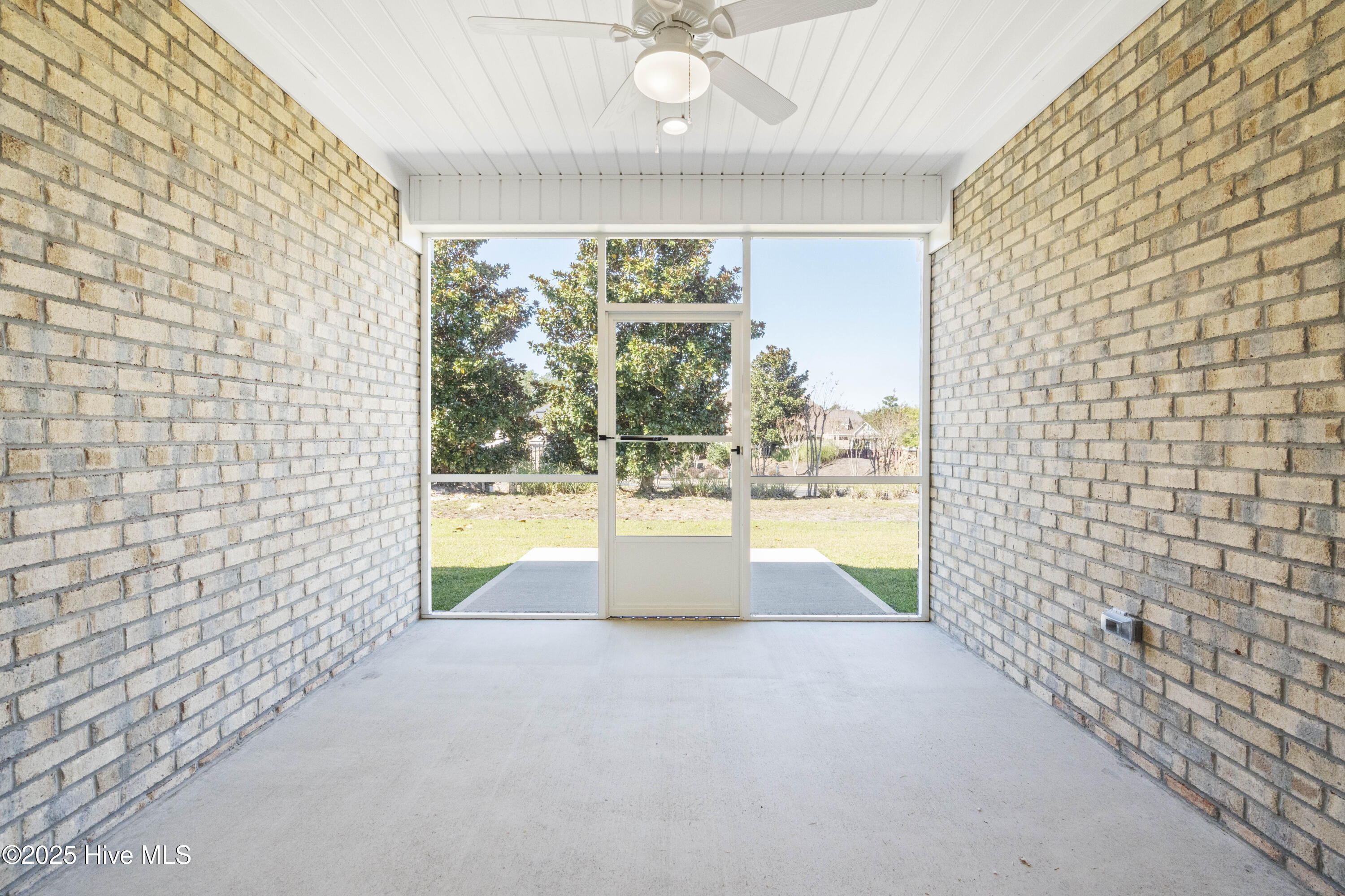 100522152 | Photo 37