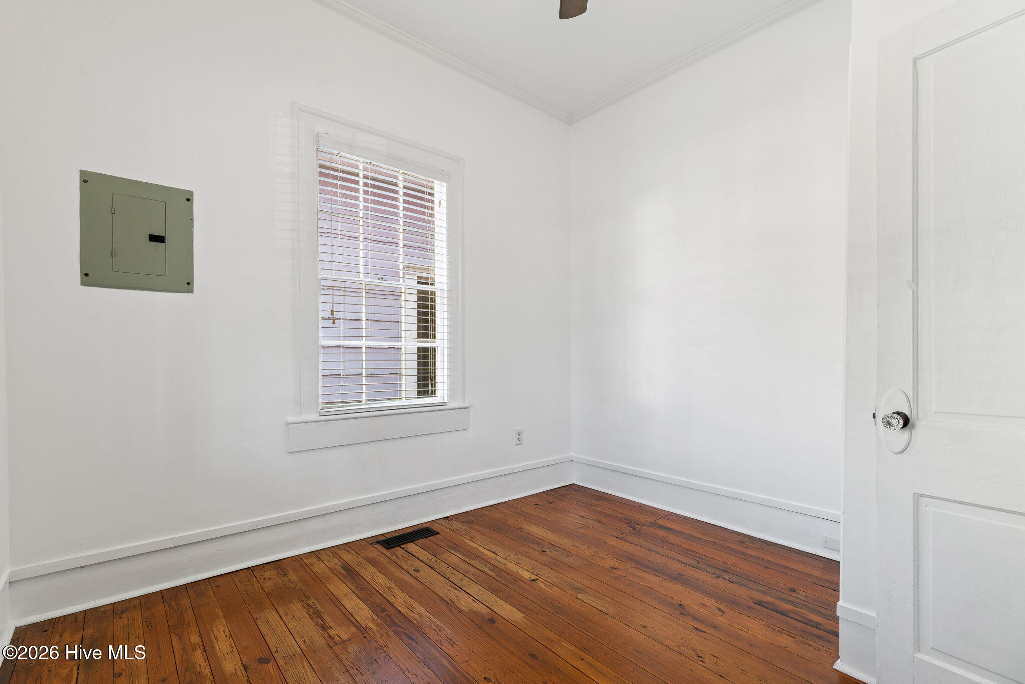 100550239 | Photo 32