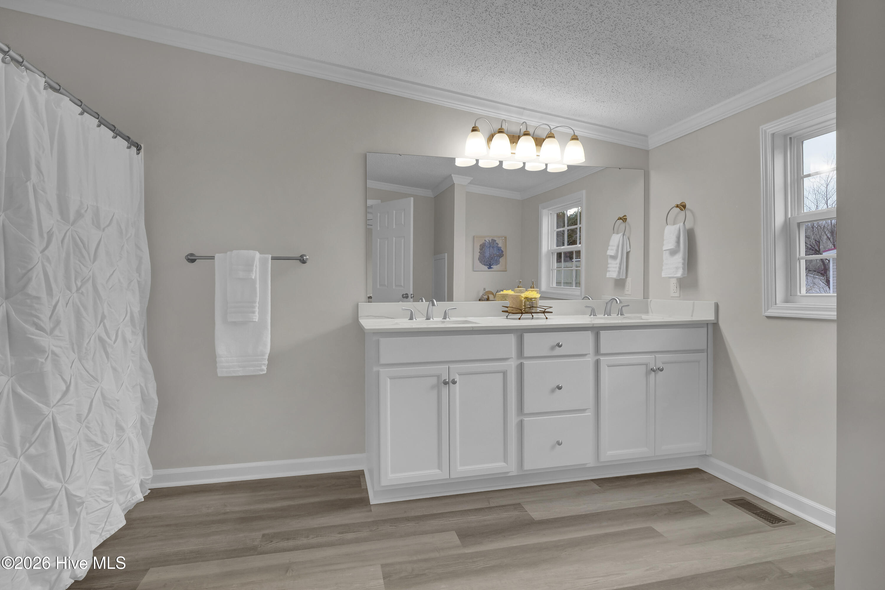 100550889 | Photo 21