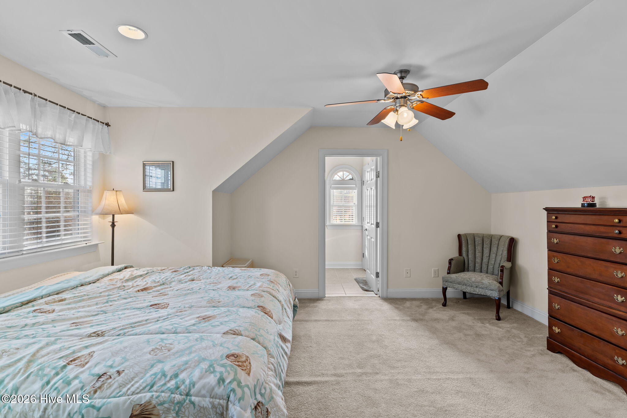 100548977 | Photo 31