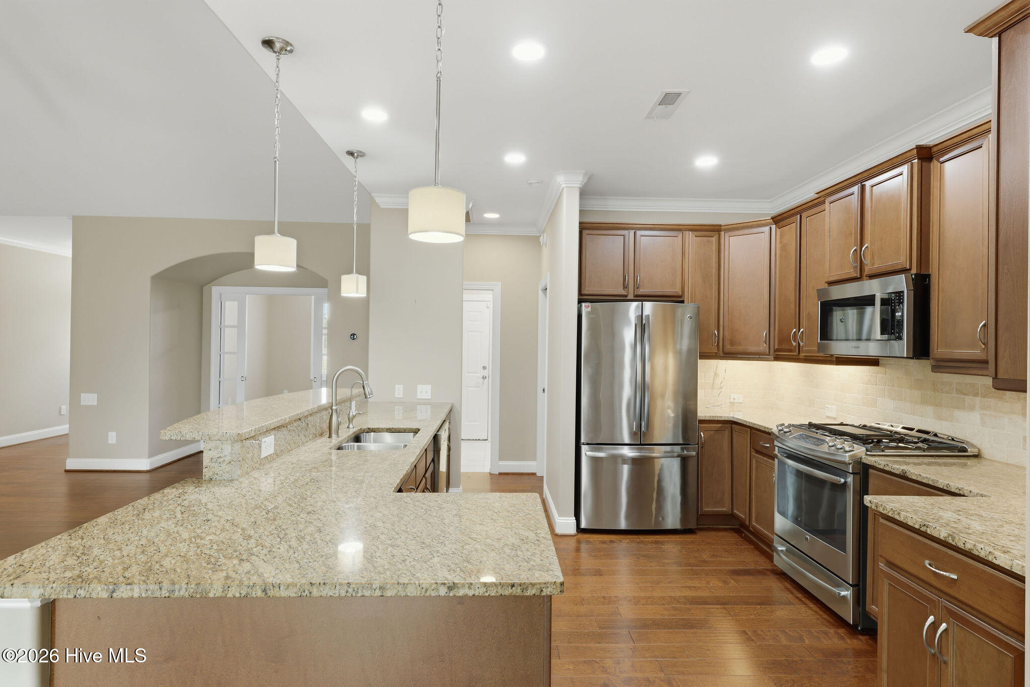 100518693 | Photo 25