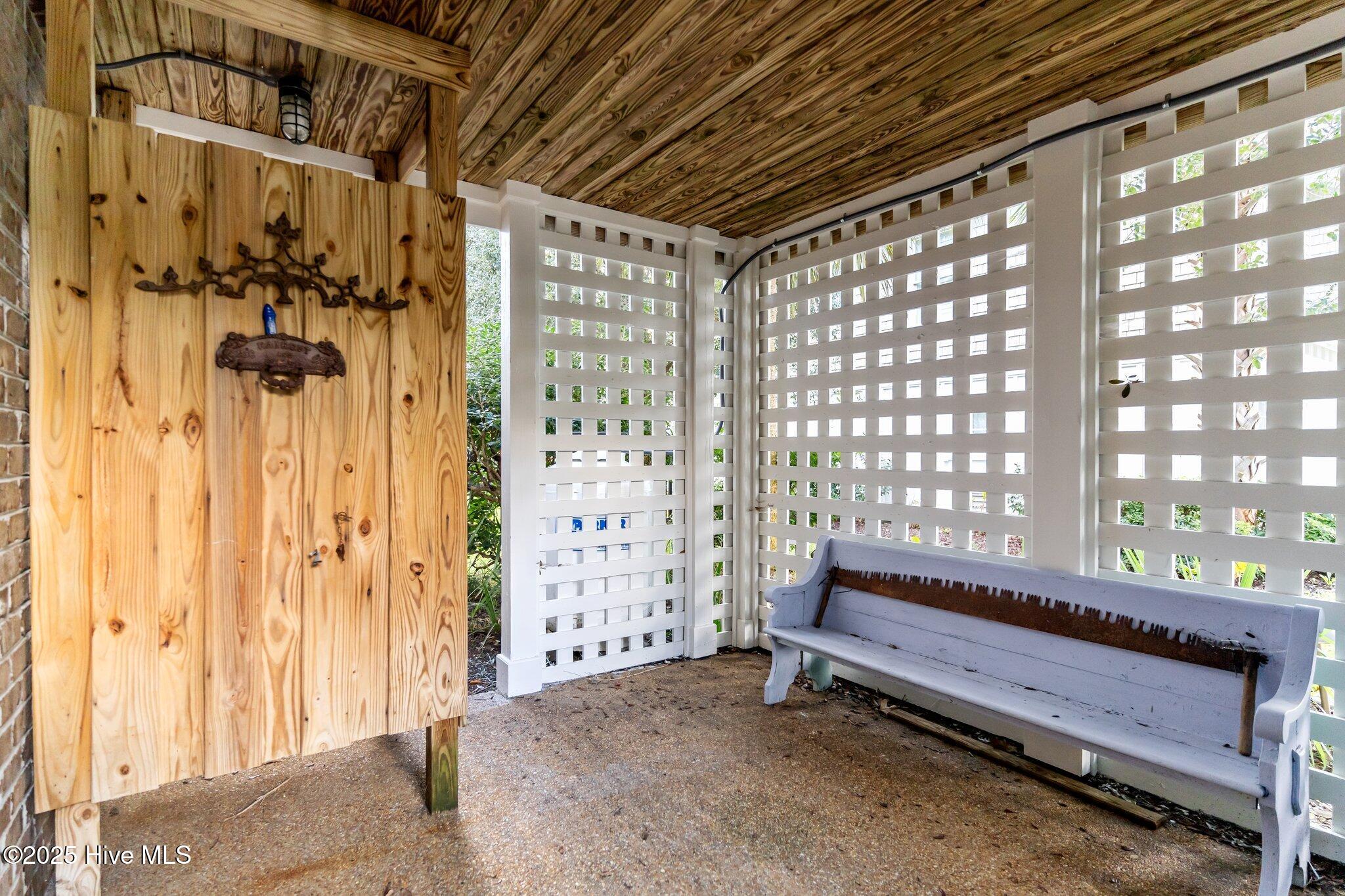 100525700 | Photo 58