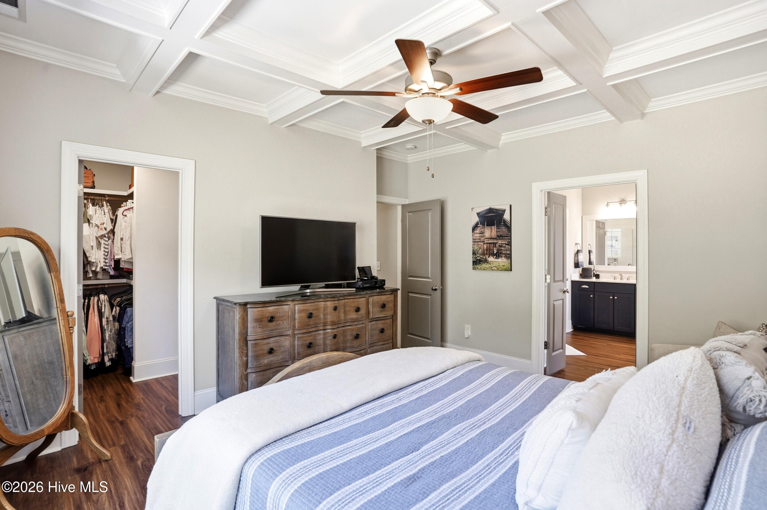 100569213 | Photo 19