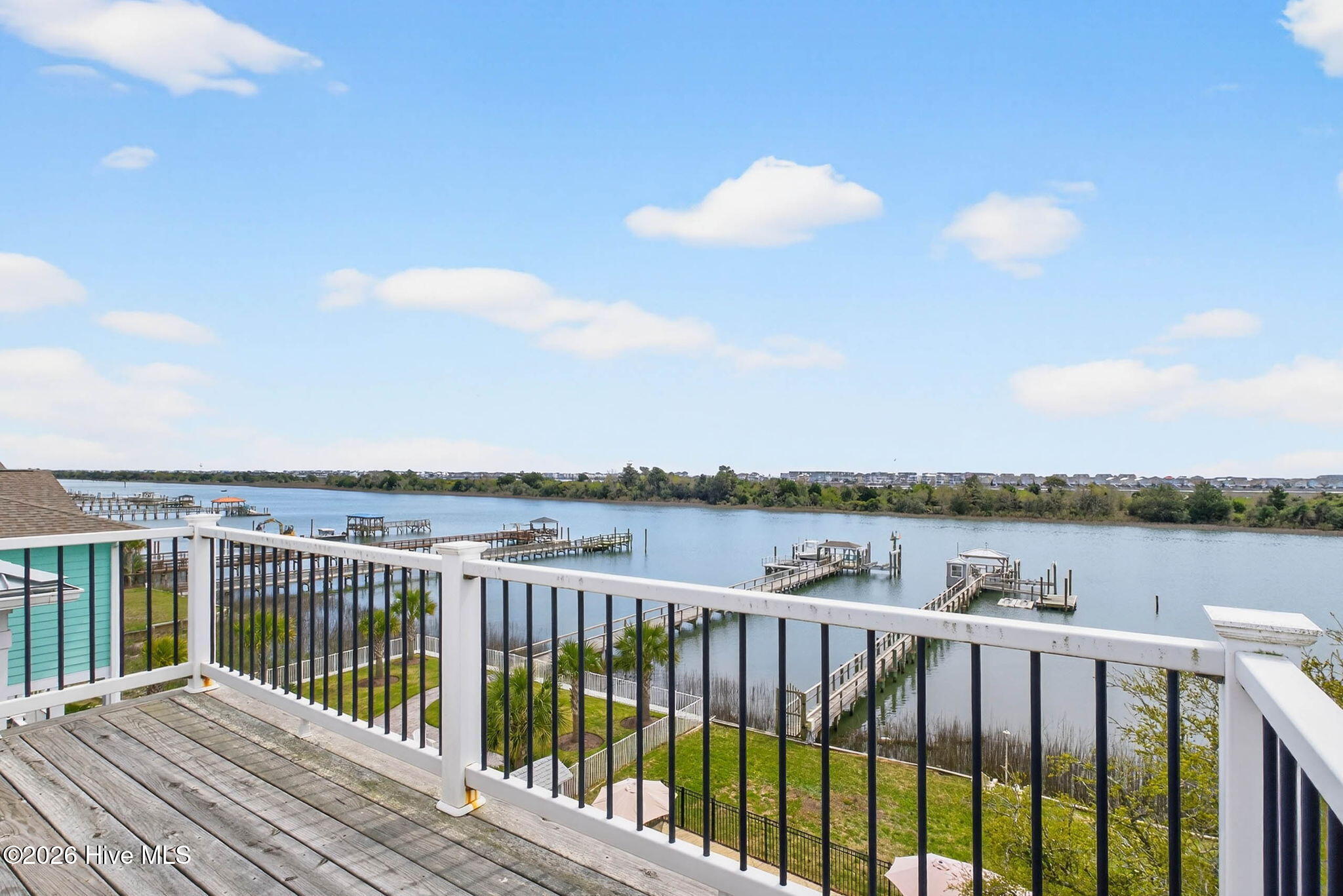 100563982 | Photo 44