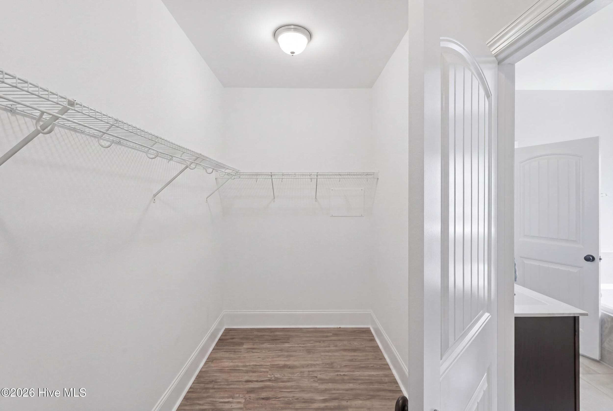 100570242 | Photo 26