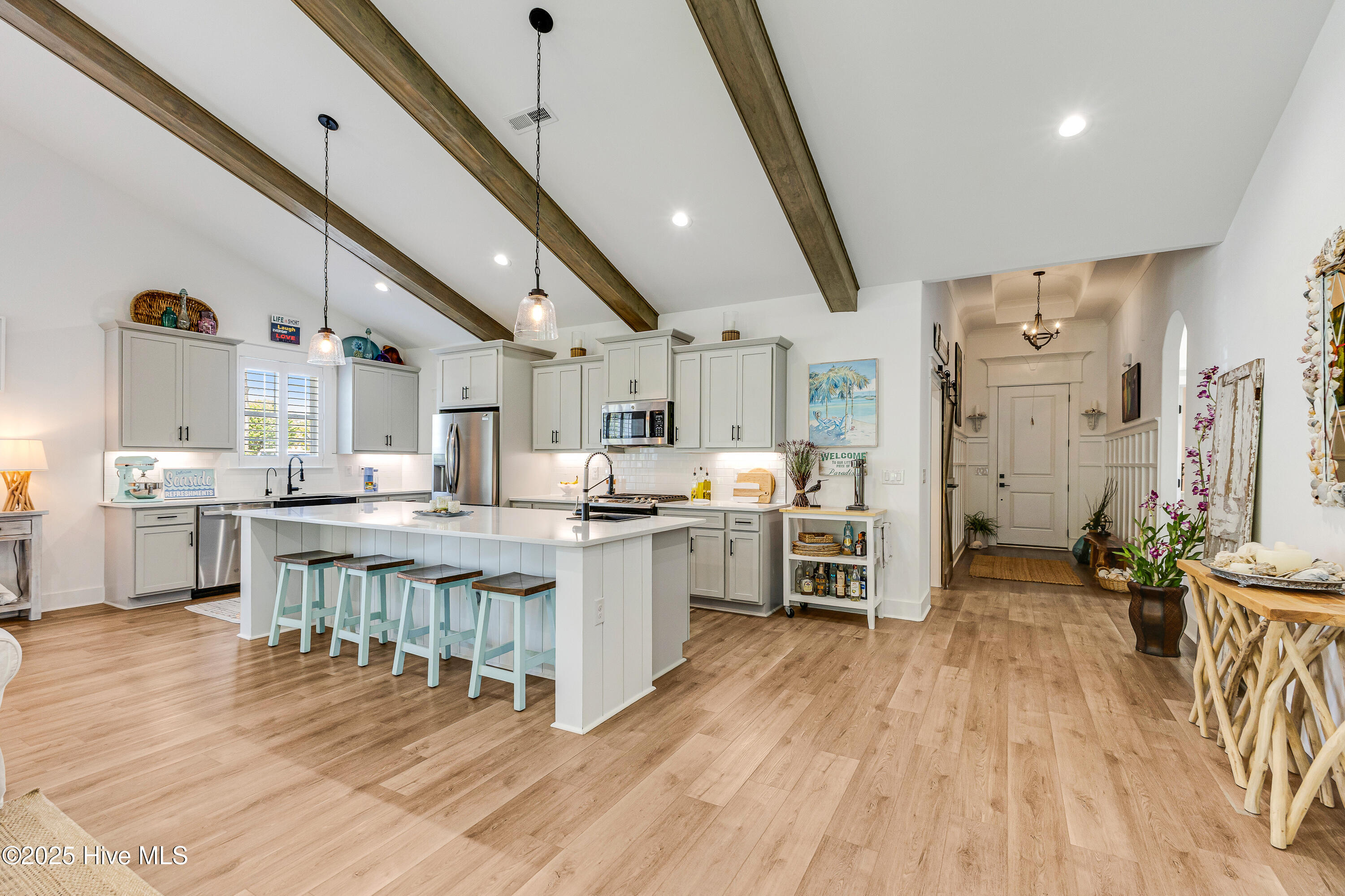 100533188 | Photo 11