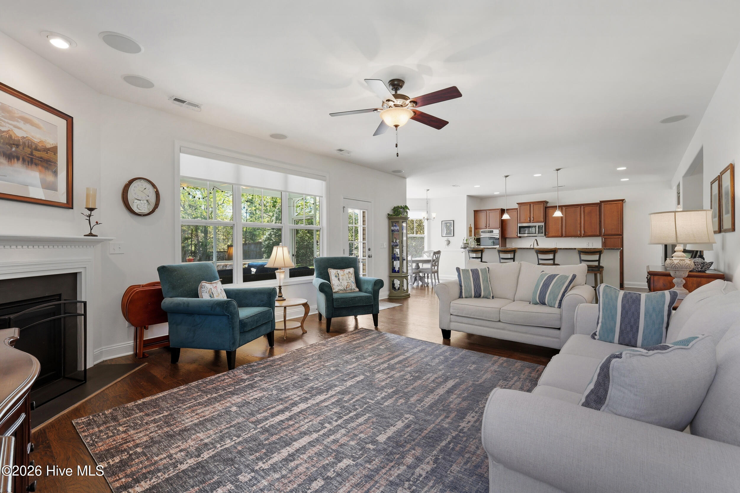 100565856 | Photo 10