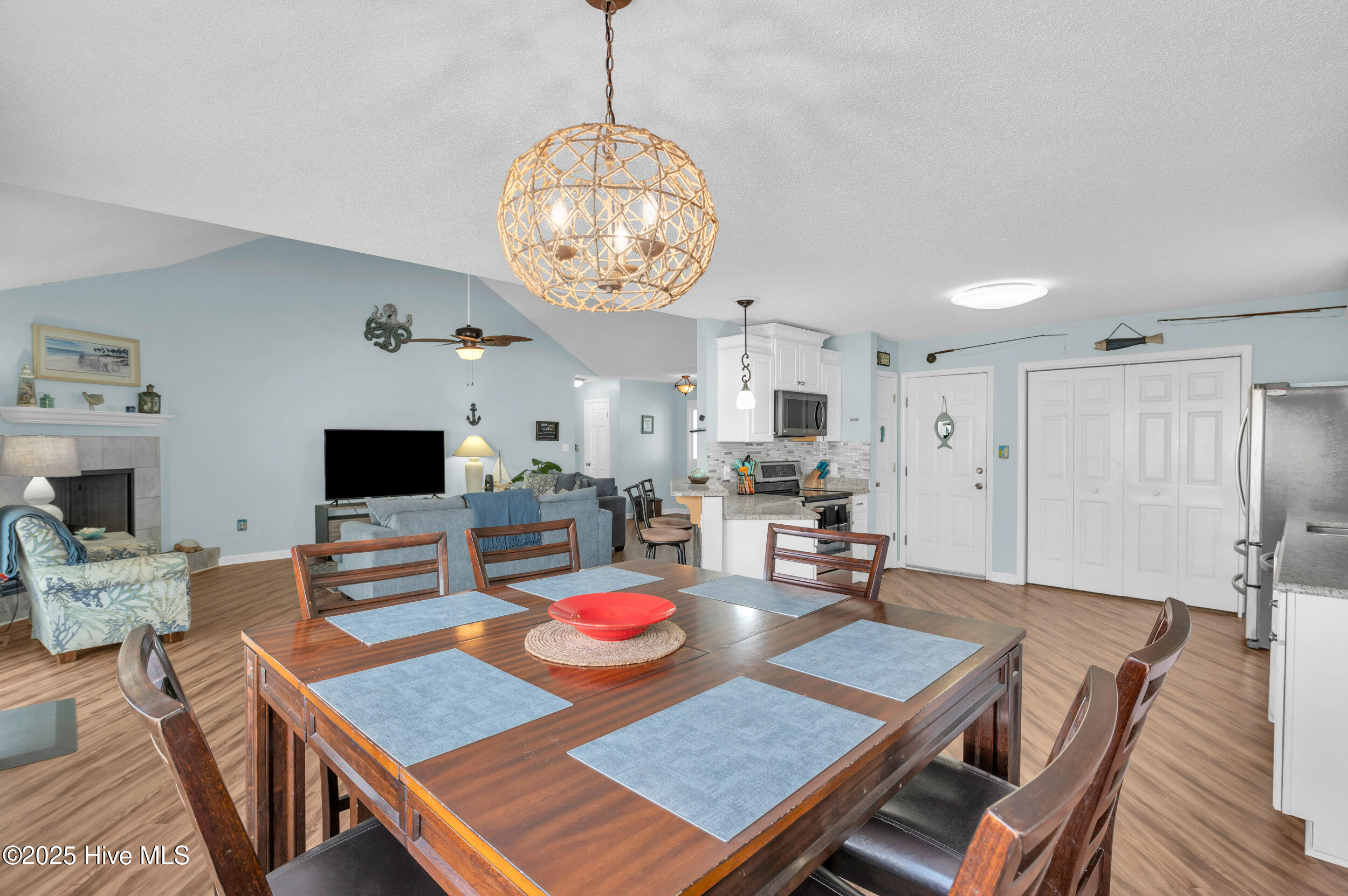 100543917 | Photo 23