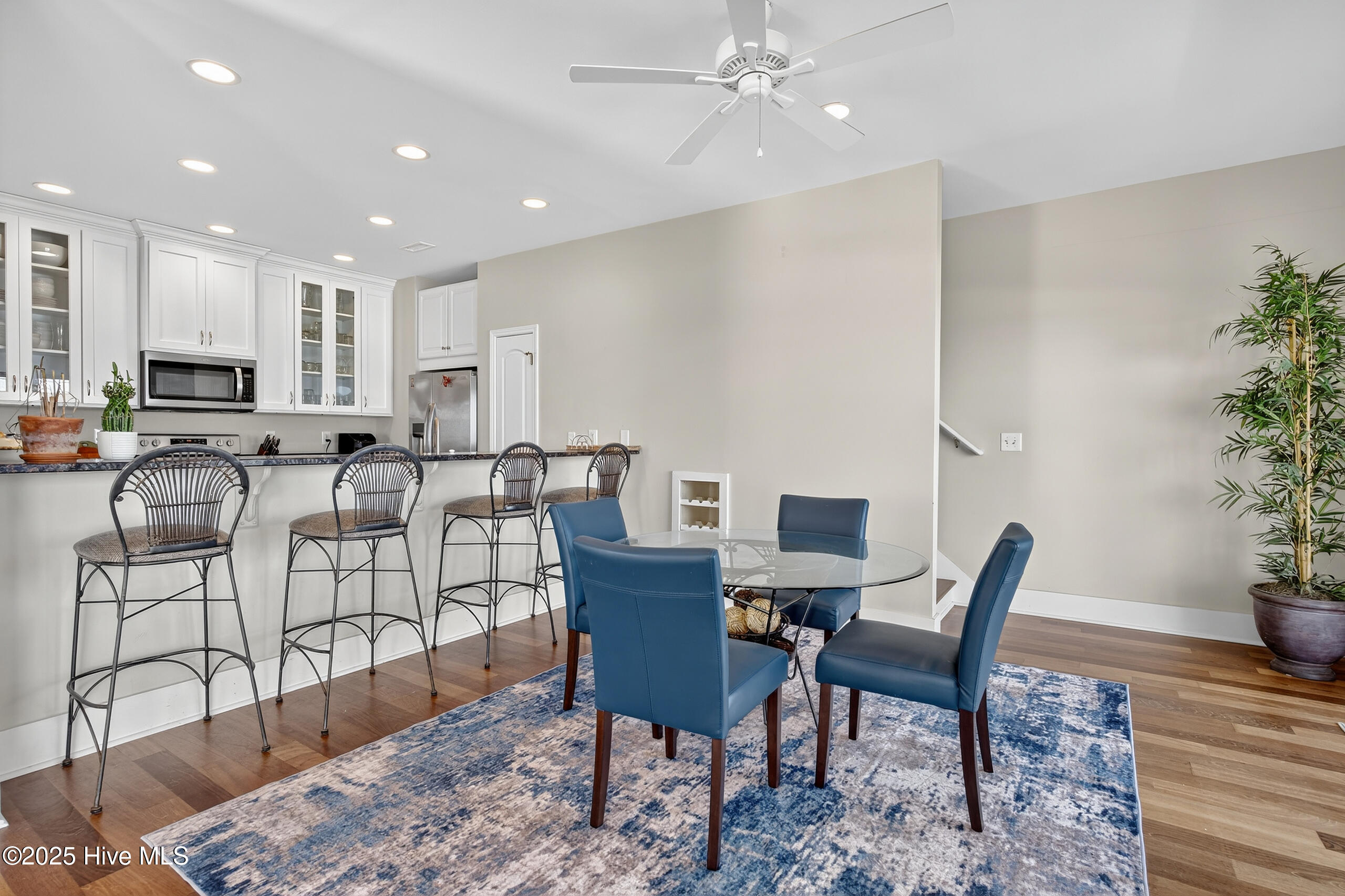 100524834 | Photo 25