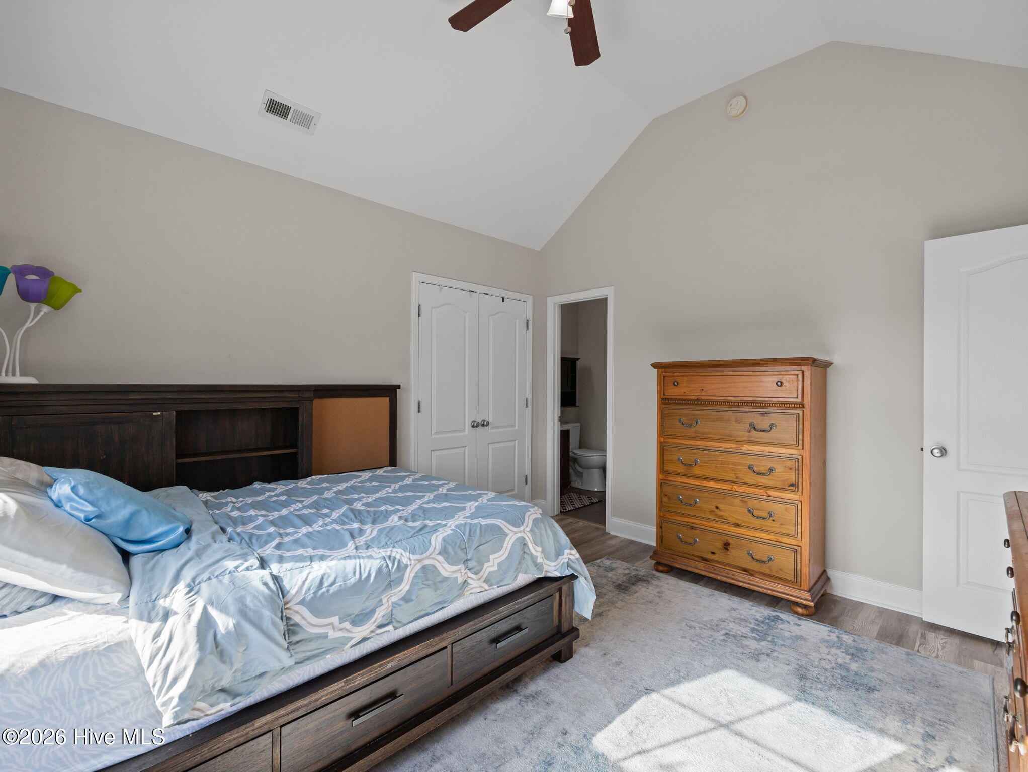 100564240 | Photo 44