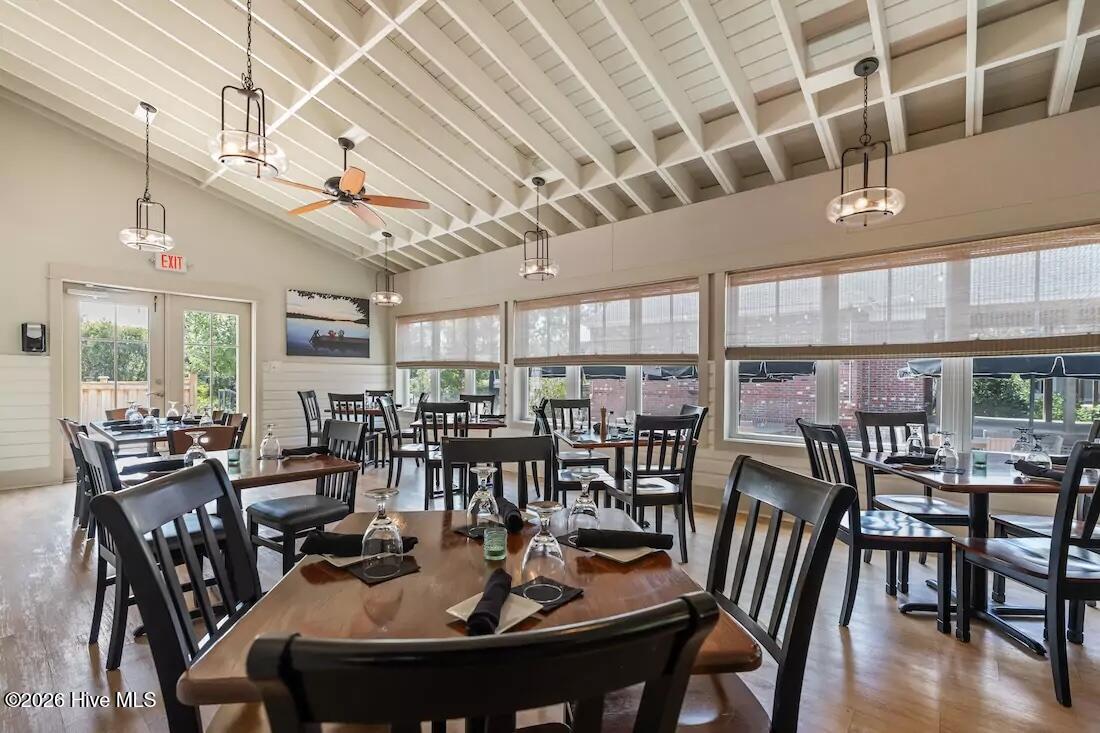 100547594 | Photo 51