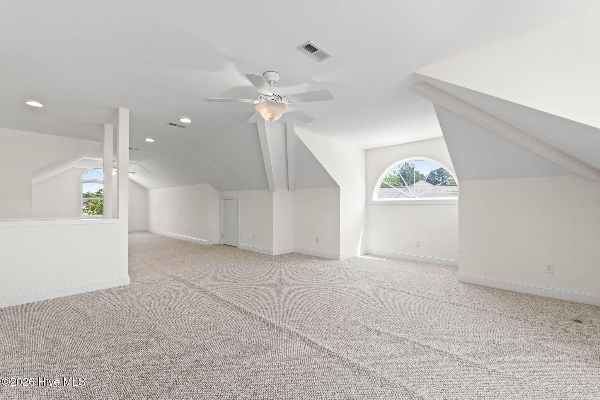 100567537 | Photo 53