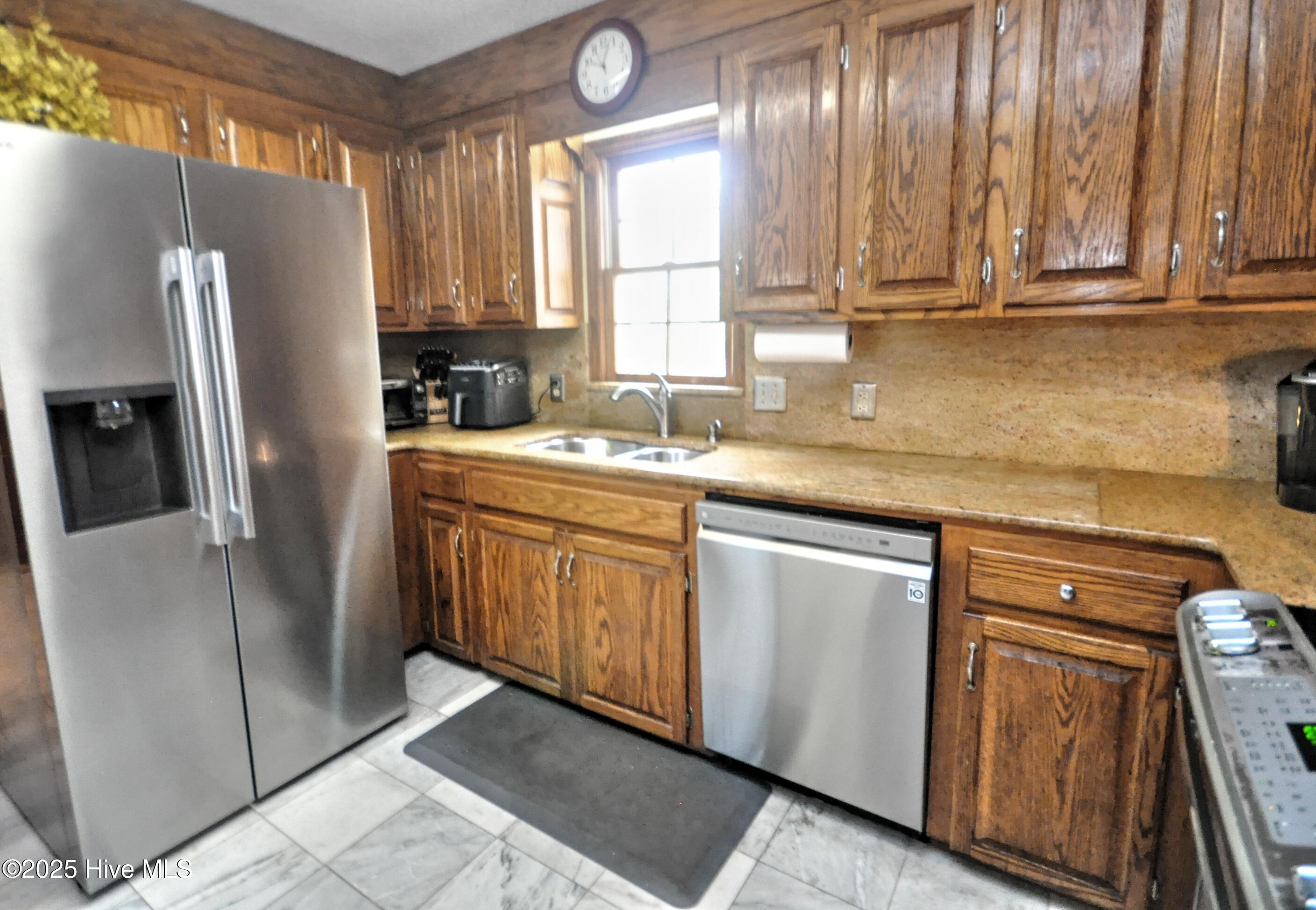 100546216 | Photo 16